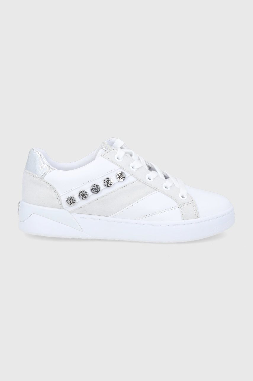 Guess Buty kolor biały na płaskiej podeszwie