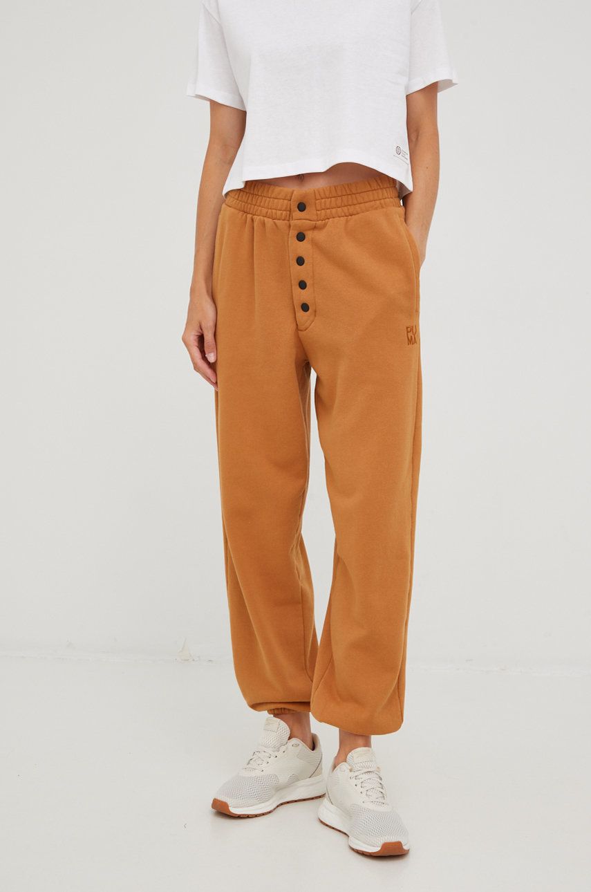 Puma spodnie dresowe bawełniane damskie kolor brązowy gładkie