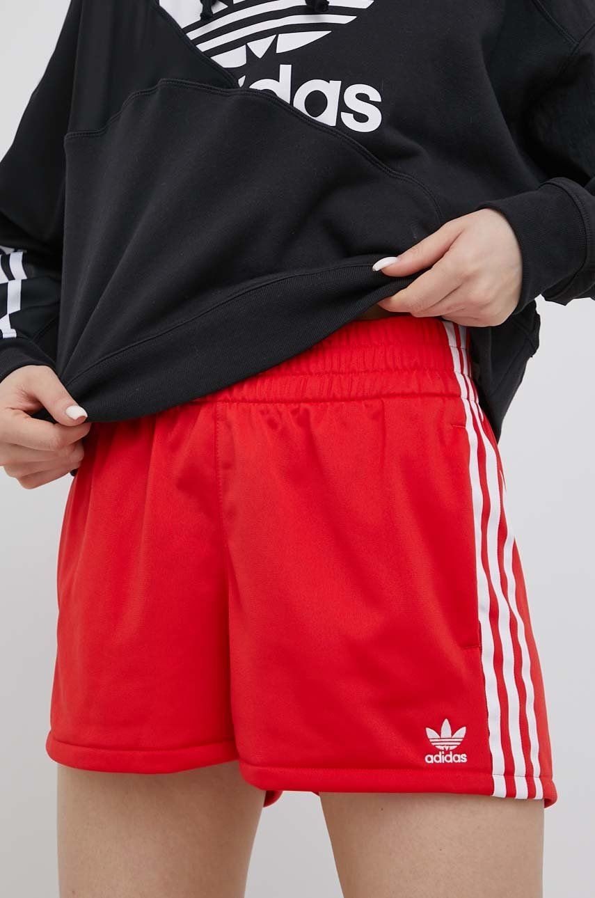 adidas Originals szorty Adicolor HE9495 damskie kolor czerwony gładkie high waist HE9495-VIVRED