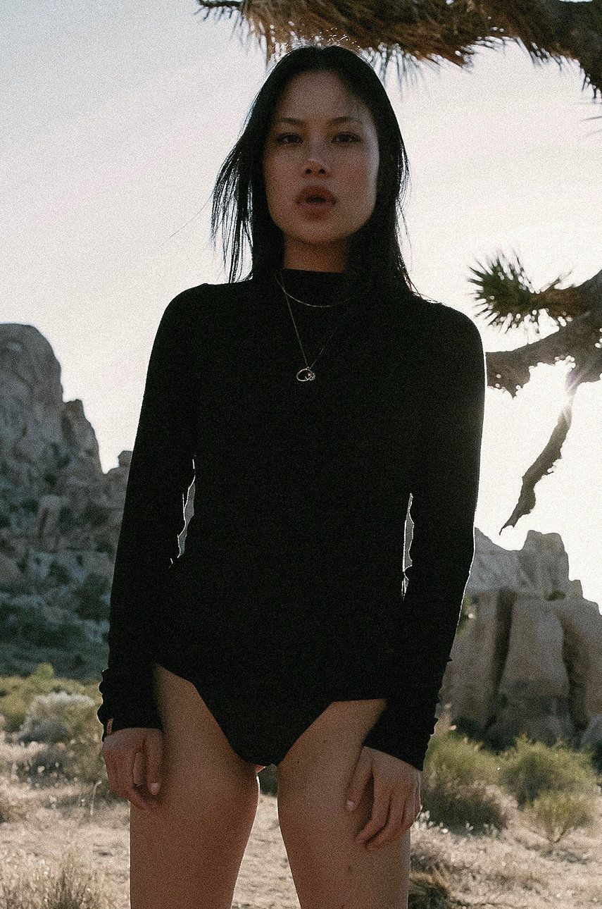 MUUV. Longsleeve Light Rib damski kolor czarny z półgolfem