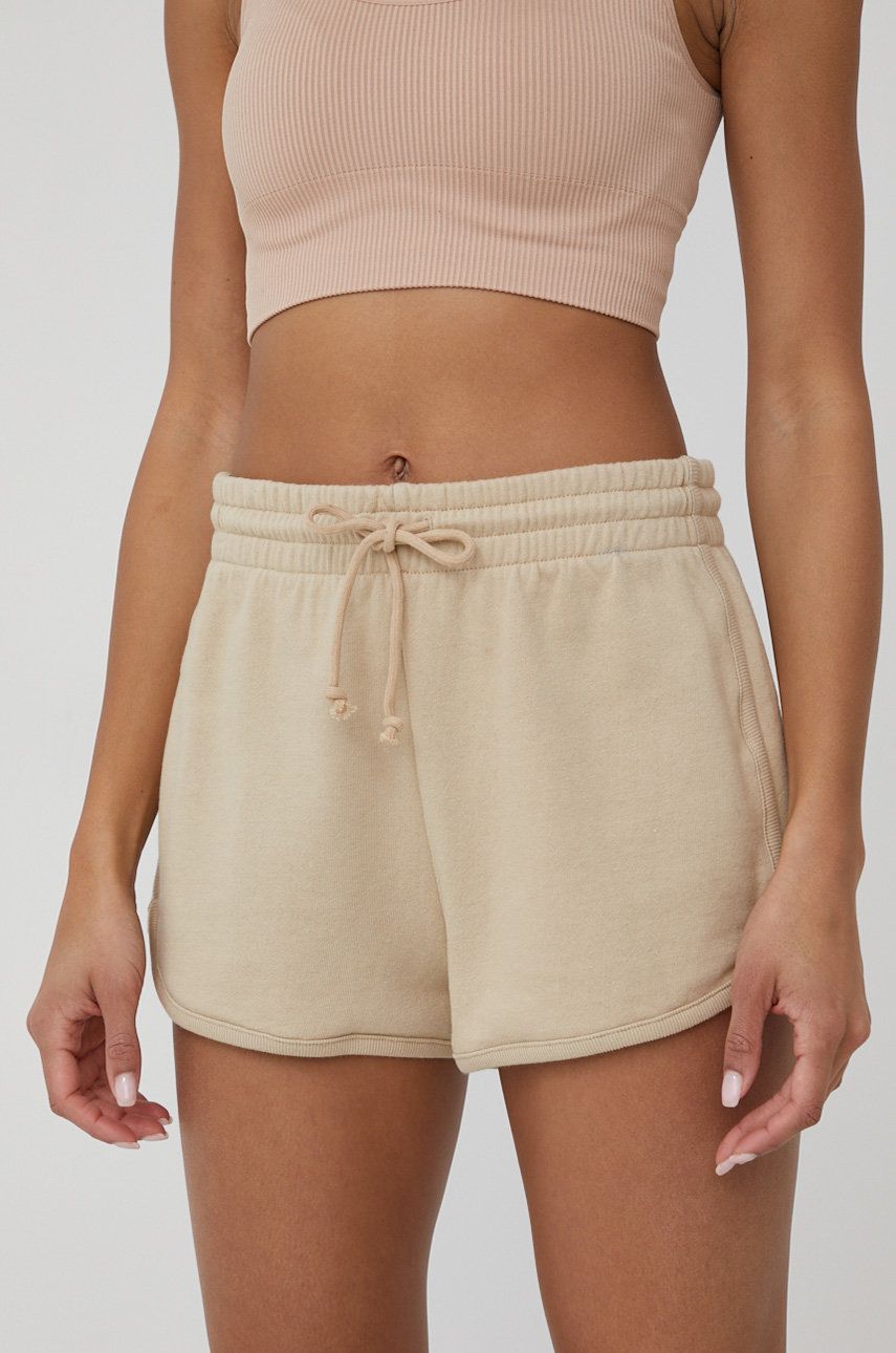 GAP szorty damskie kolor beżowy gładkie medium waist
