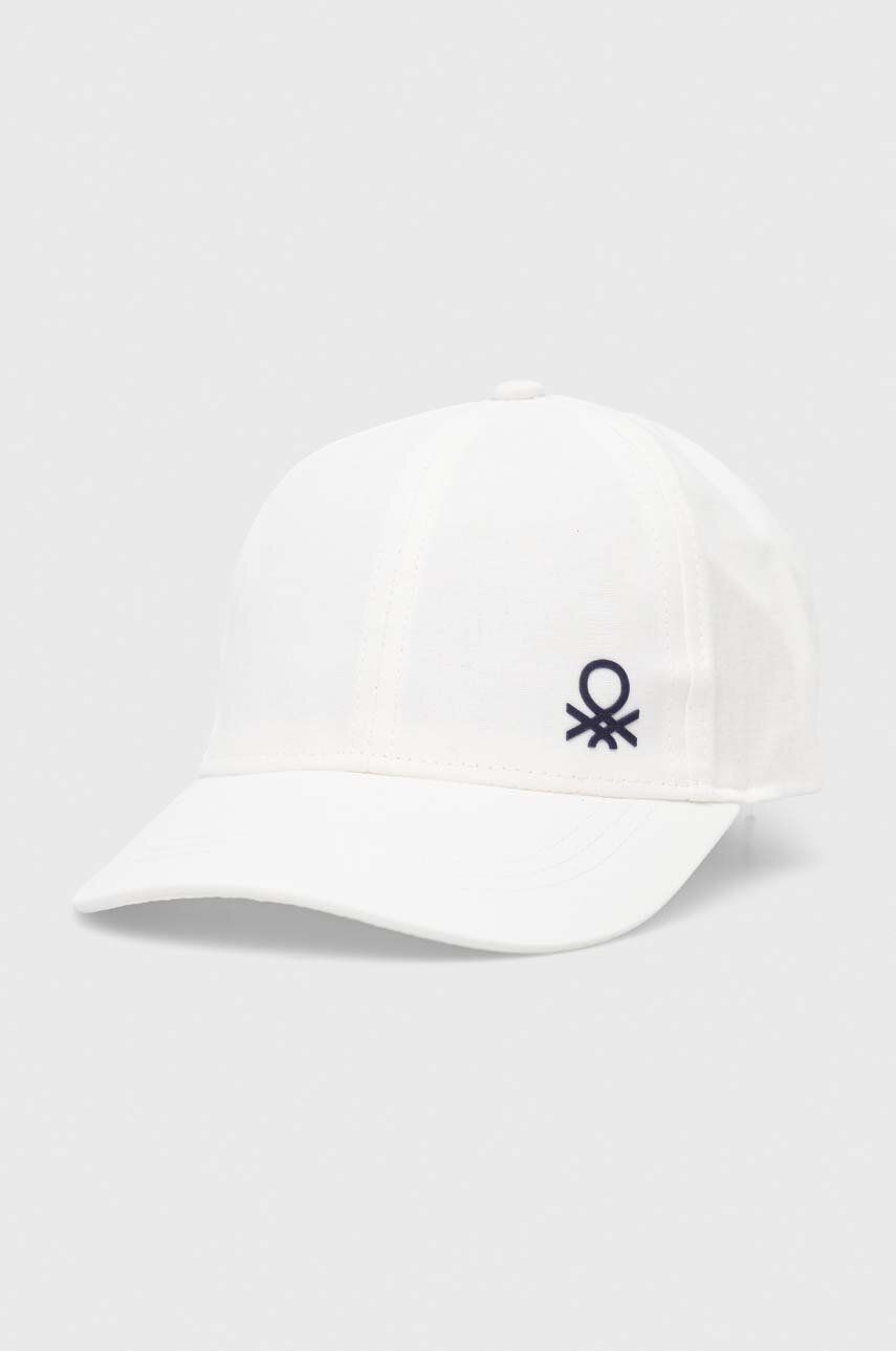 United Colors of Benetton czapka z daszkiem bawełniana dziecięca kolor biały gładka
