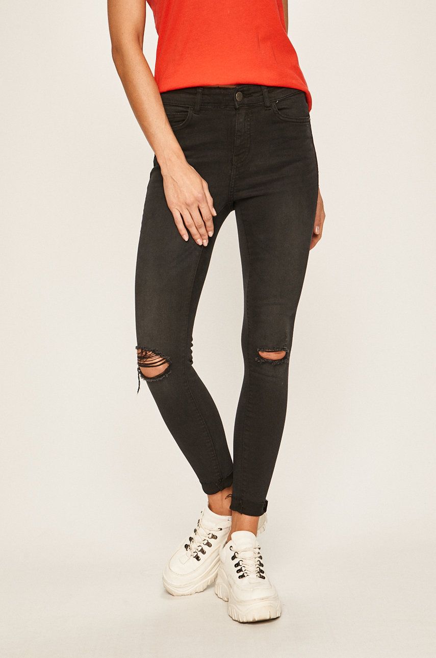 Noisy May - Jeansy Lucy