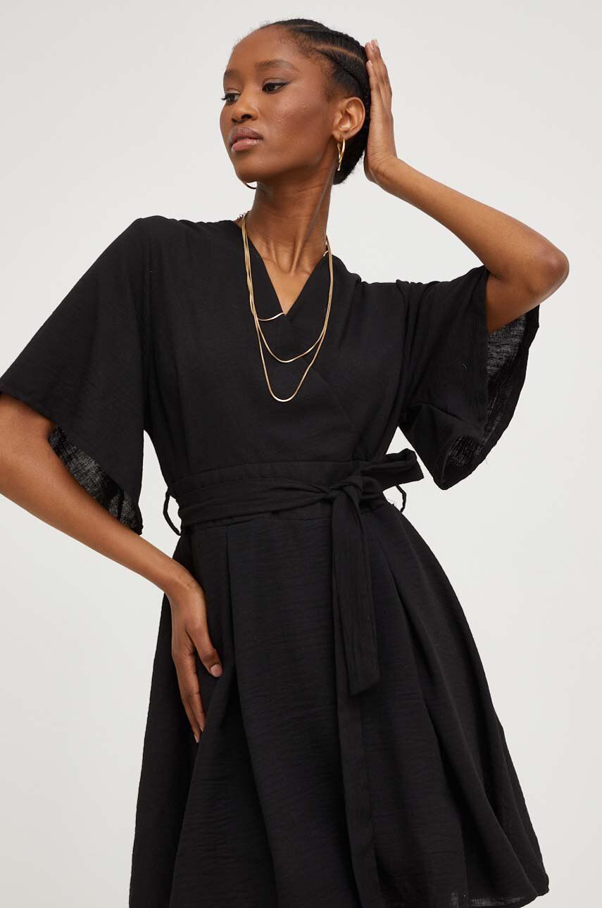 Answear Lab kombinezon kolor czarny z dekoltem w szpic