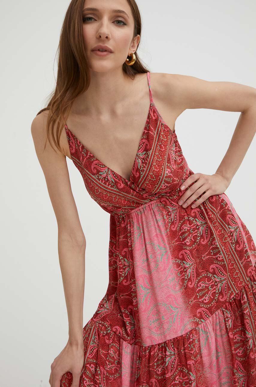 Answear Lab sukienka jedwabna kolor czerwony maxi rozkloszowana