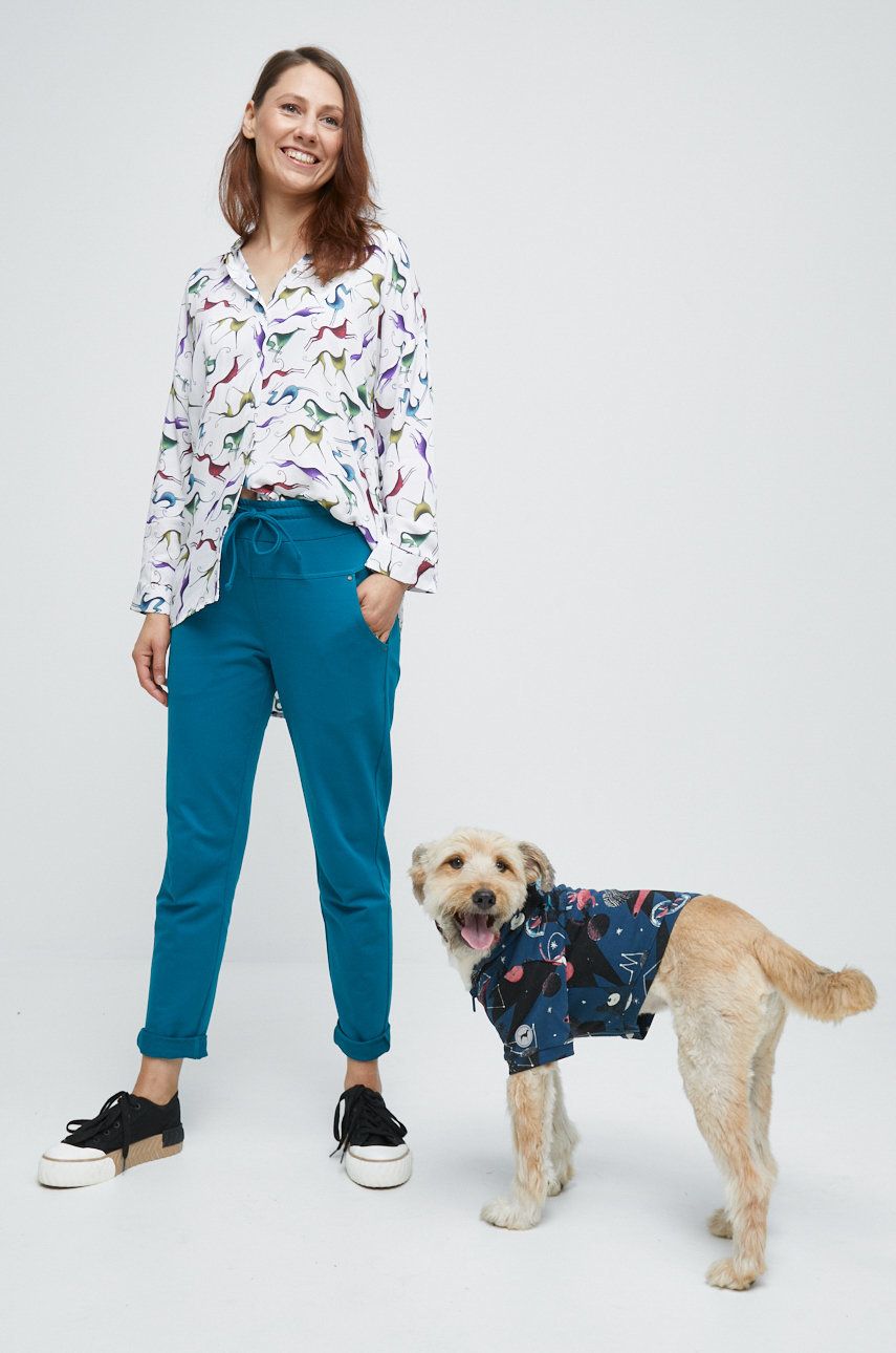 Medicine koszula damska kolor biały regular z kołnierzykiem klasycznym