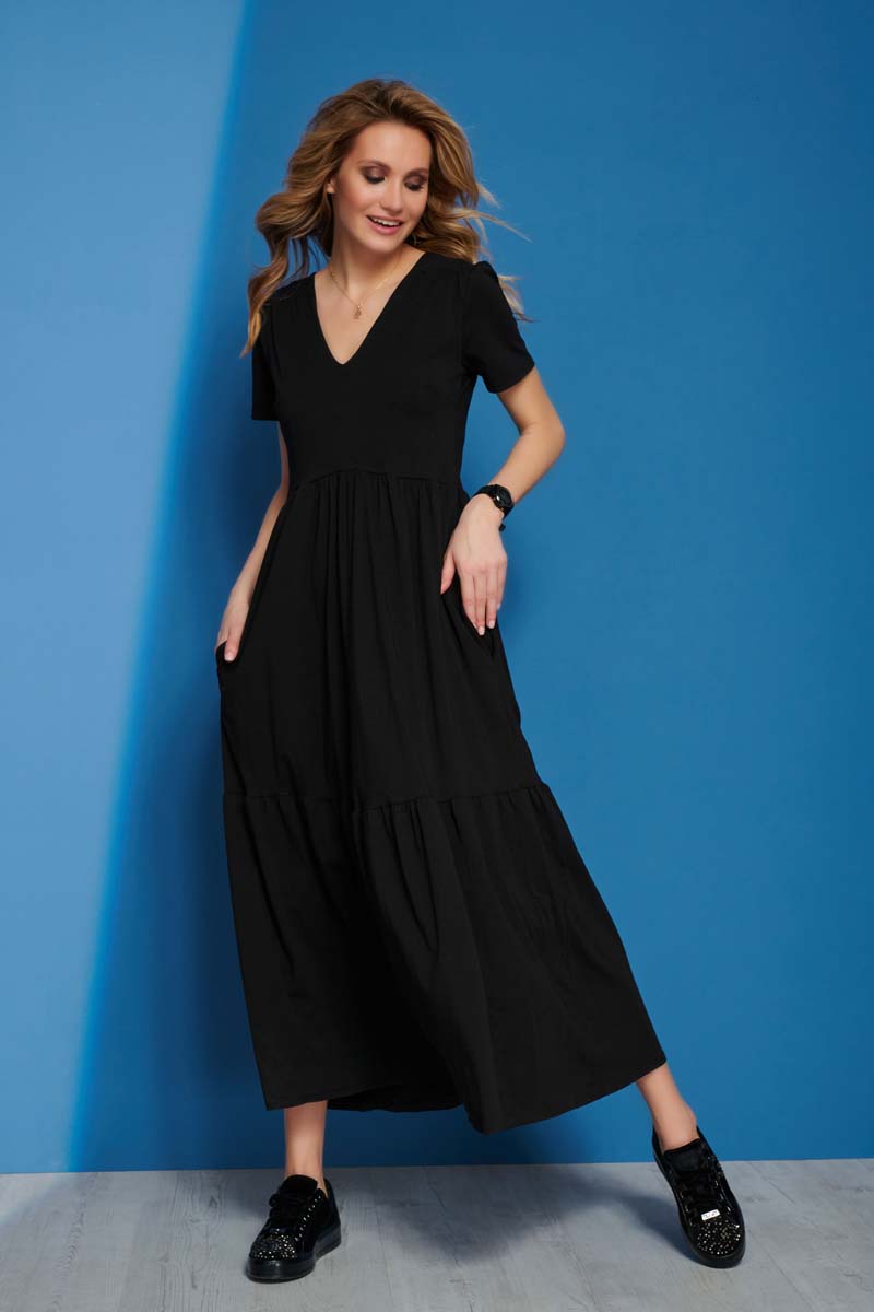 Czarna Dzianinowa Maxi Sukienka z Dekoltem V