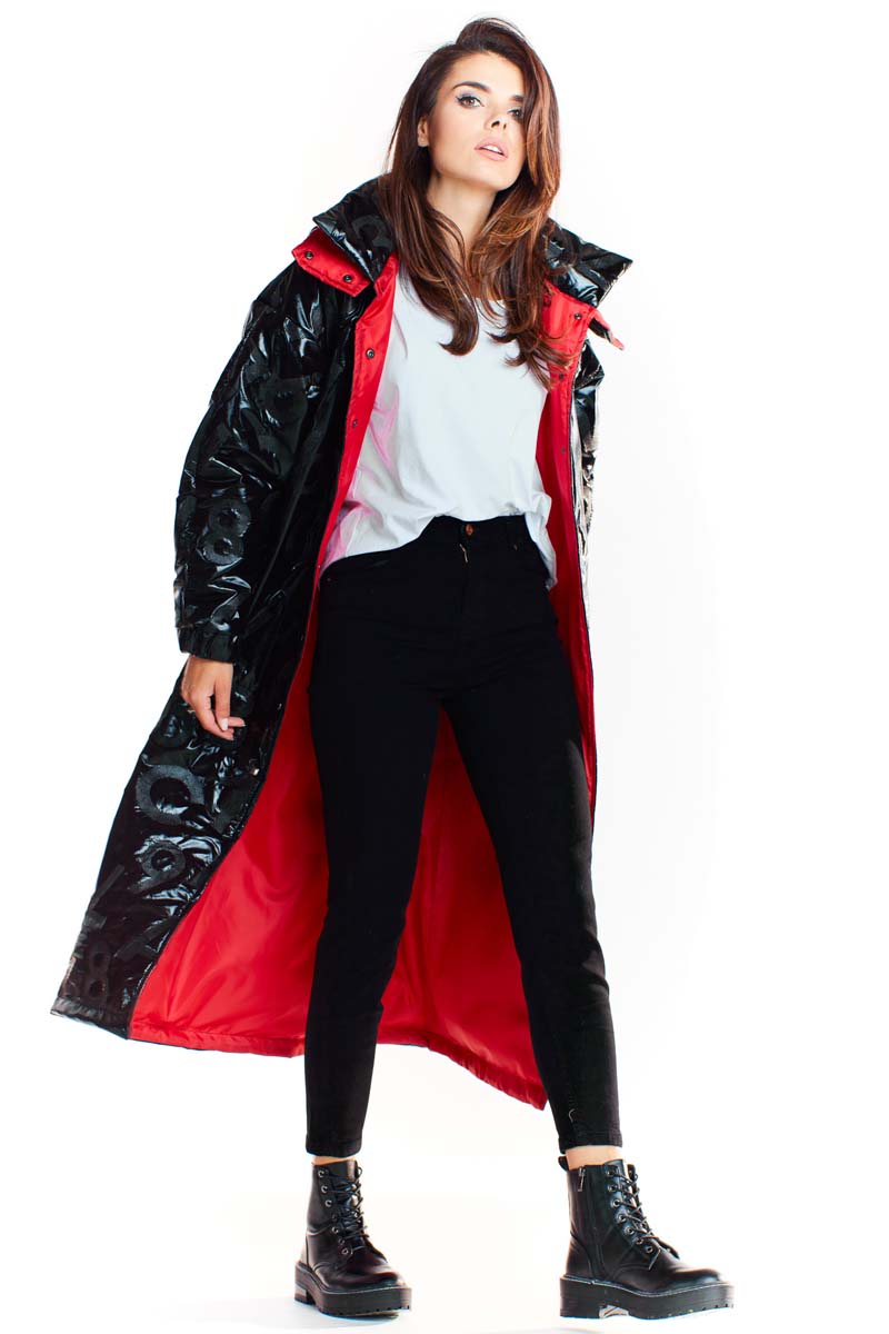 Czarny Długi Płaszcz z Kapturem z Wzorzystej Tkaniny z Połyskiem