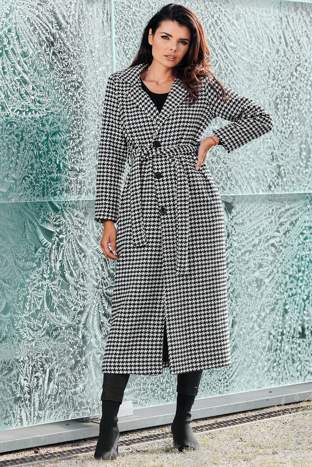 Długi Jednorzędowy Płaszcz z Paskiem - Pepitka