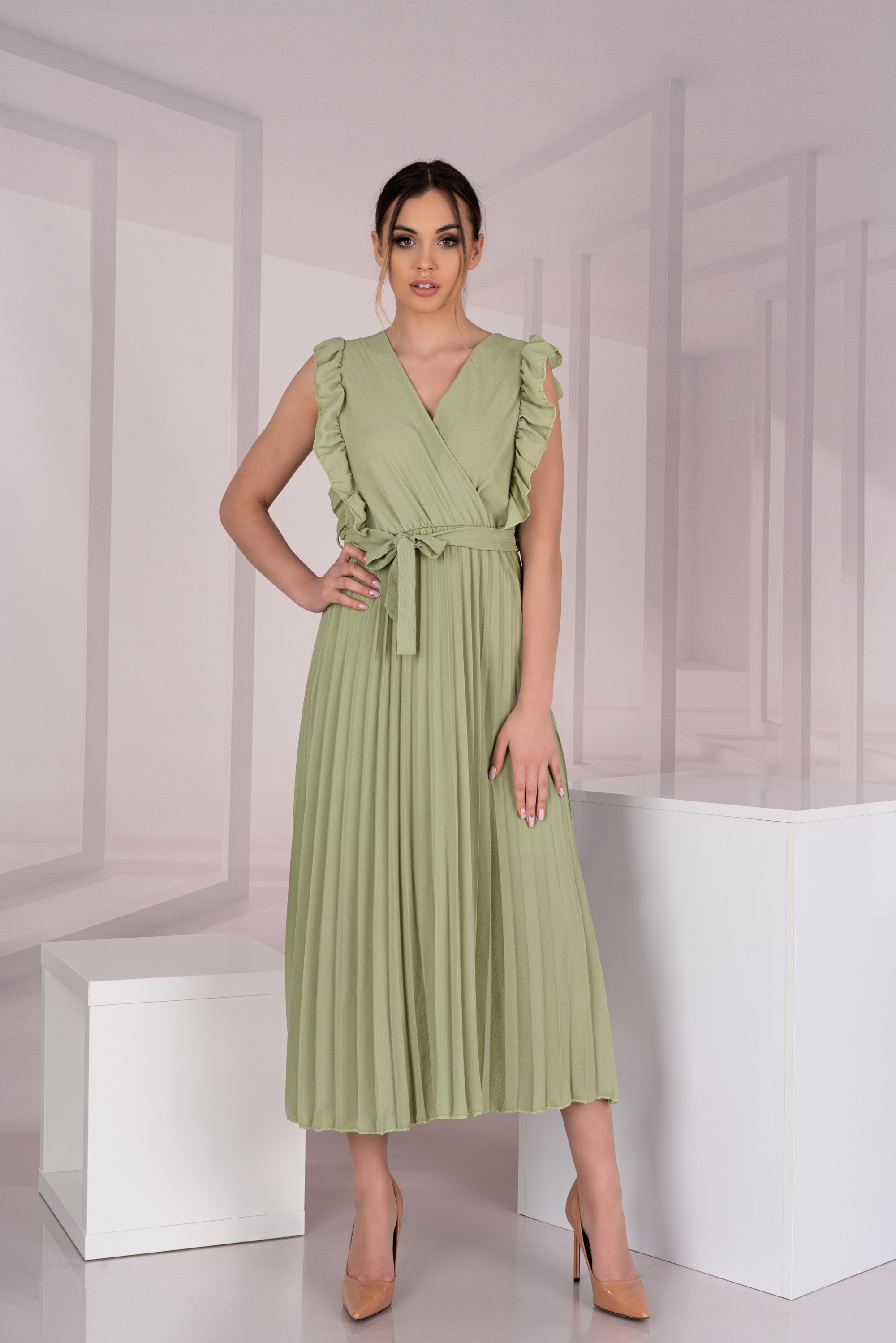 Elegancka Plisowana Sukienka z Kopertowym Dekoltem - Oliwkowa