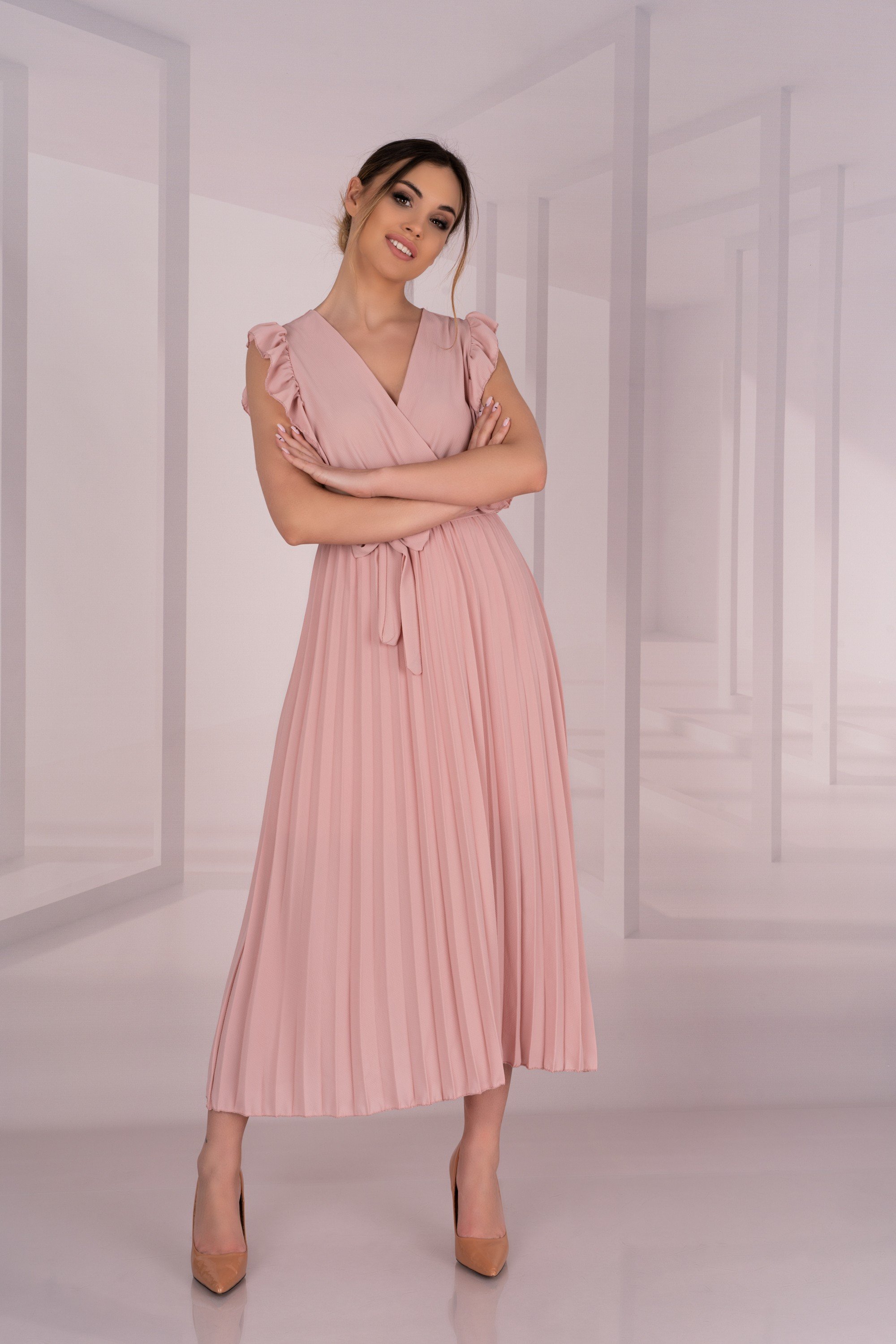 Elegancka Plisowana Sukienka z Kopertowym Dekoltem - Różowa