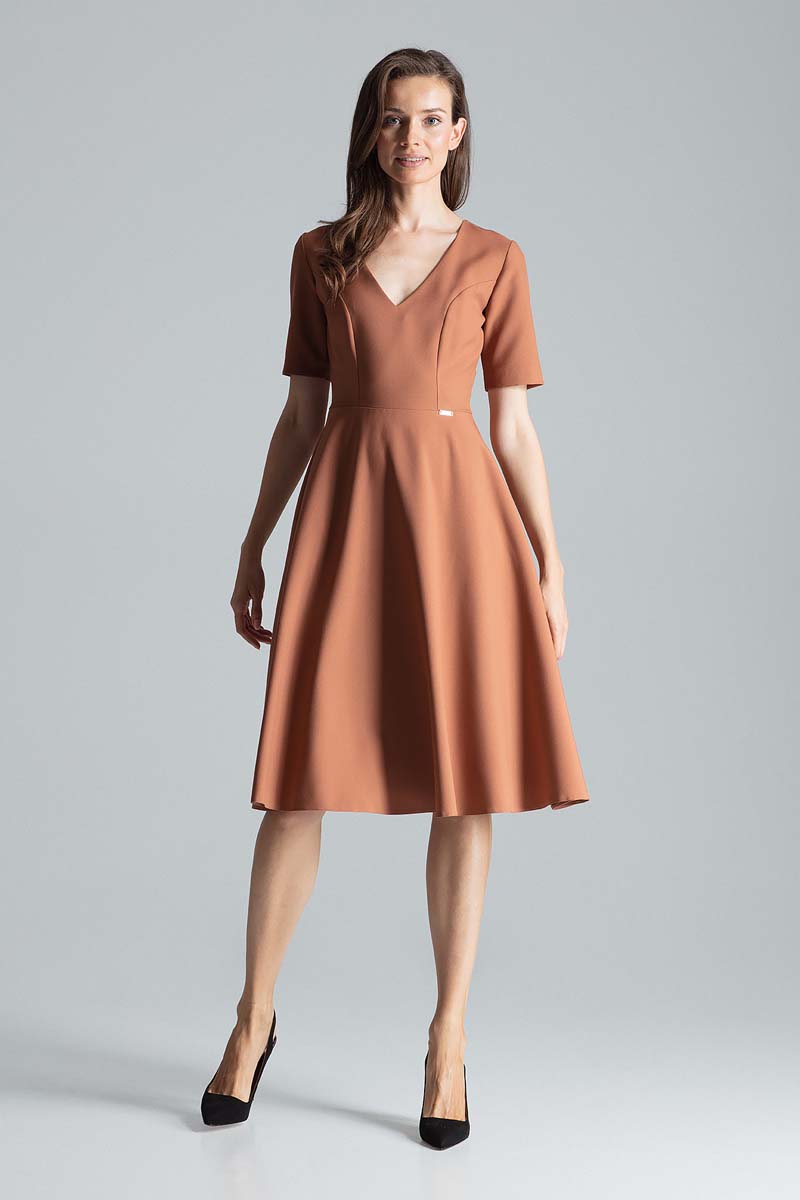 Brązowa Klasyczna Rozkloszowana Sukienka za Kolano z Dekoltem V