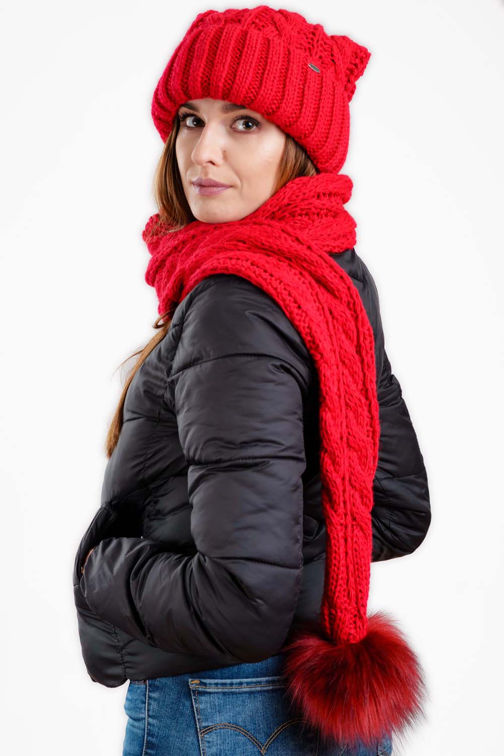 Czapka w Warkocze z Wywijanym Mankietem - Czerwona