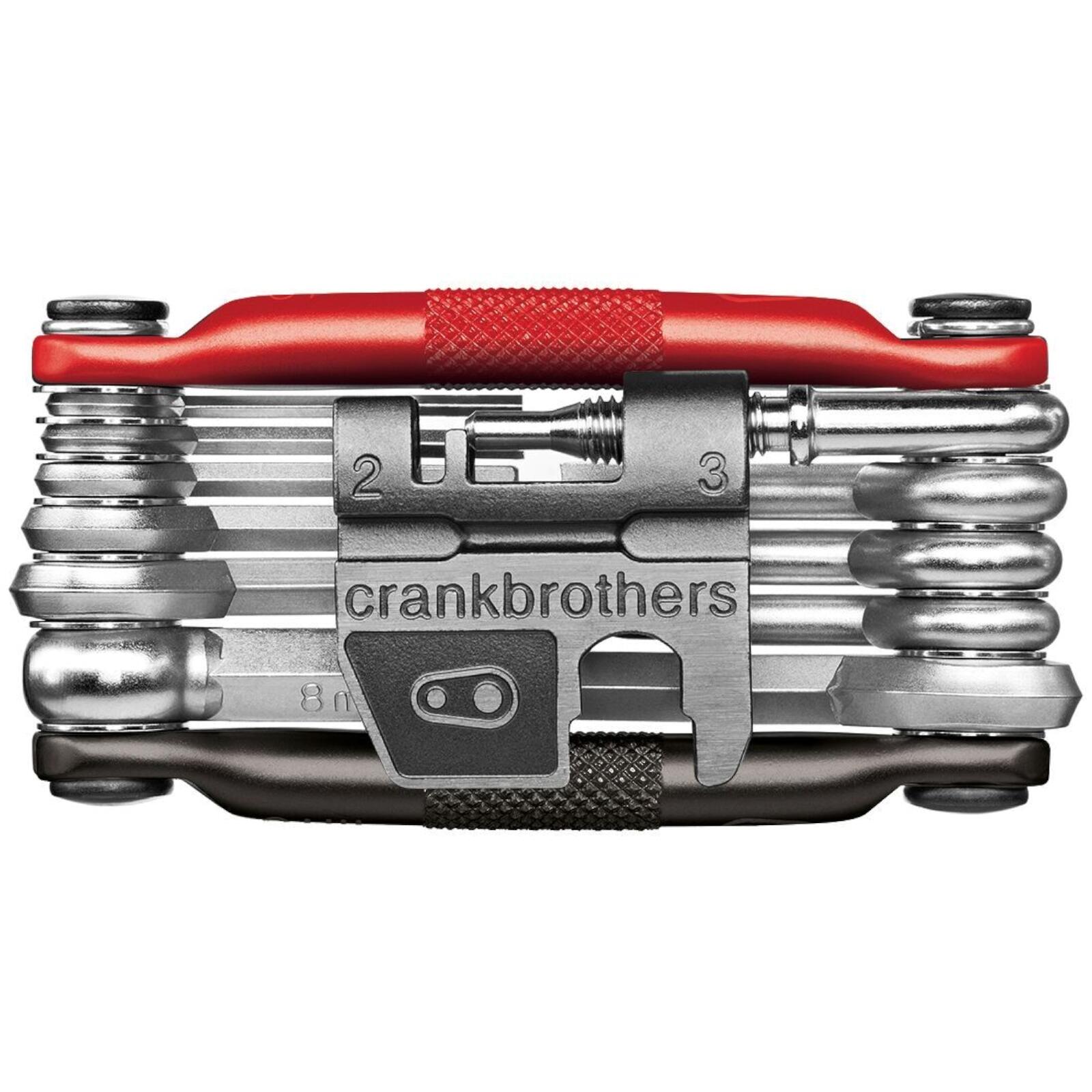 Czarno-czerwone narzędzie wielofunkcyjne 17