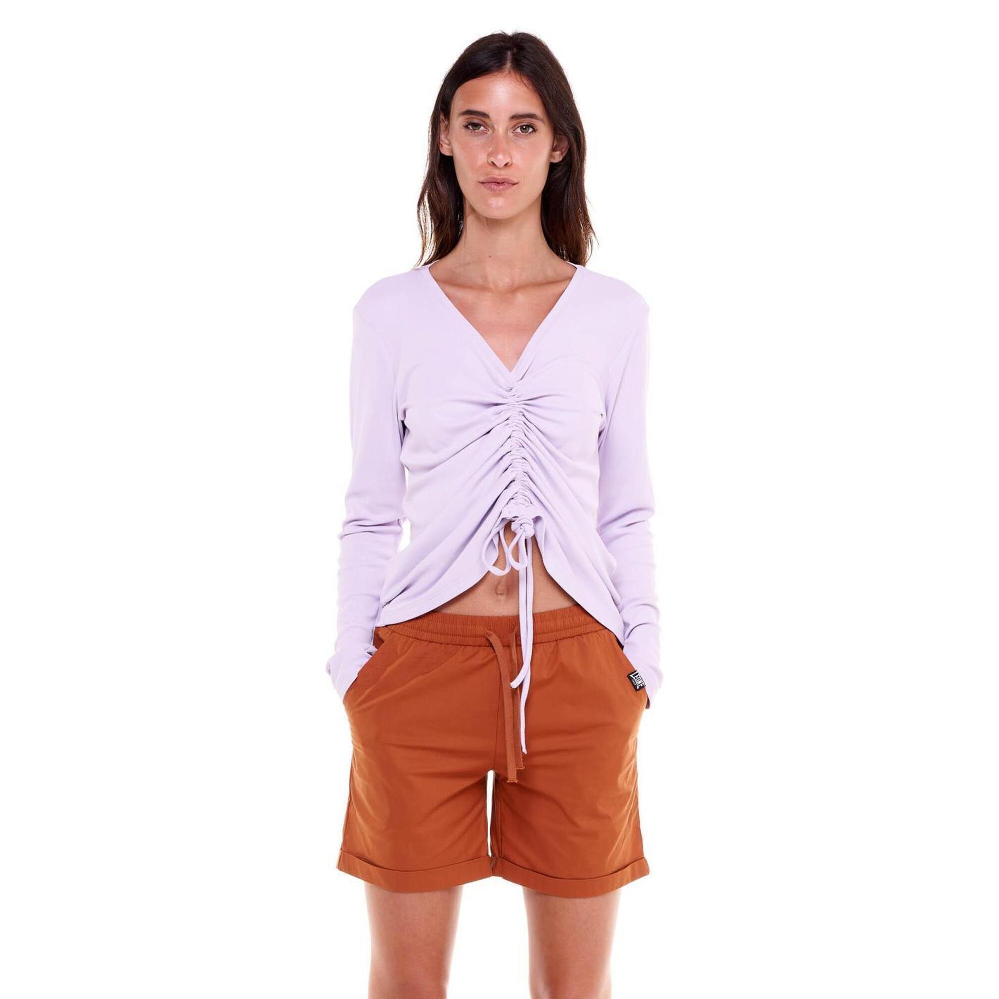 Damski, sznurowany t-shirt w odcieniach ziemi