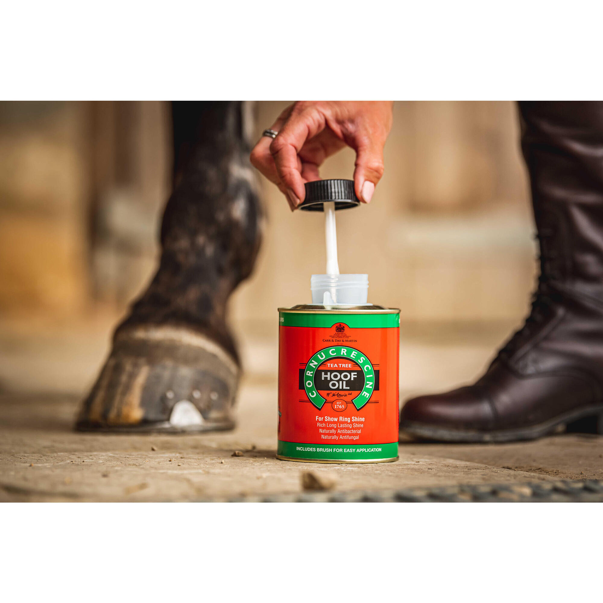 Olej do kopyt końskich Carr&Day&Martin Cornucrescine tea tree 500 ml