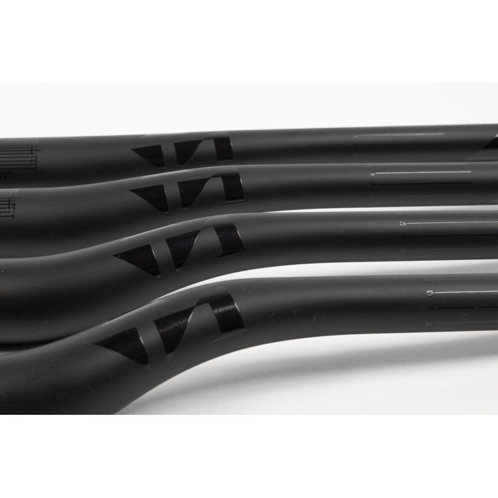 Metalowy wieszak z włókna węglowego Tag Metals T1