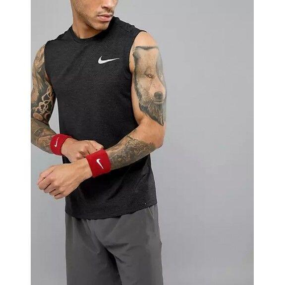 Mankiety z gąbki Nike swoosh