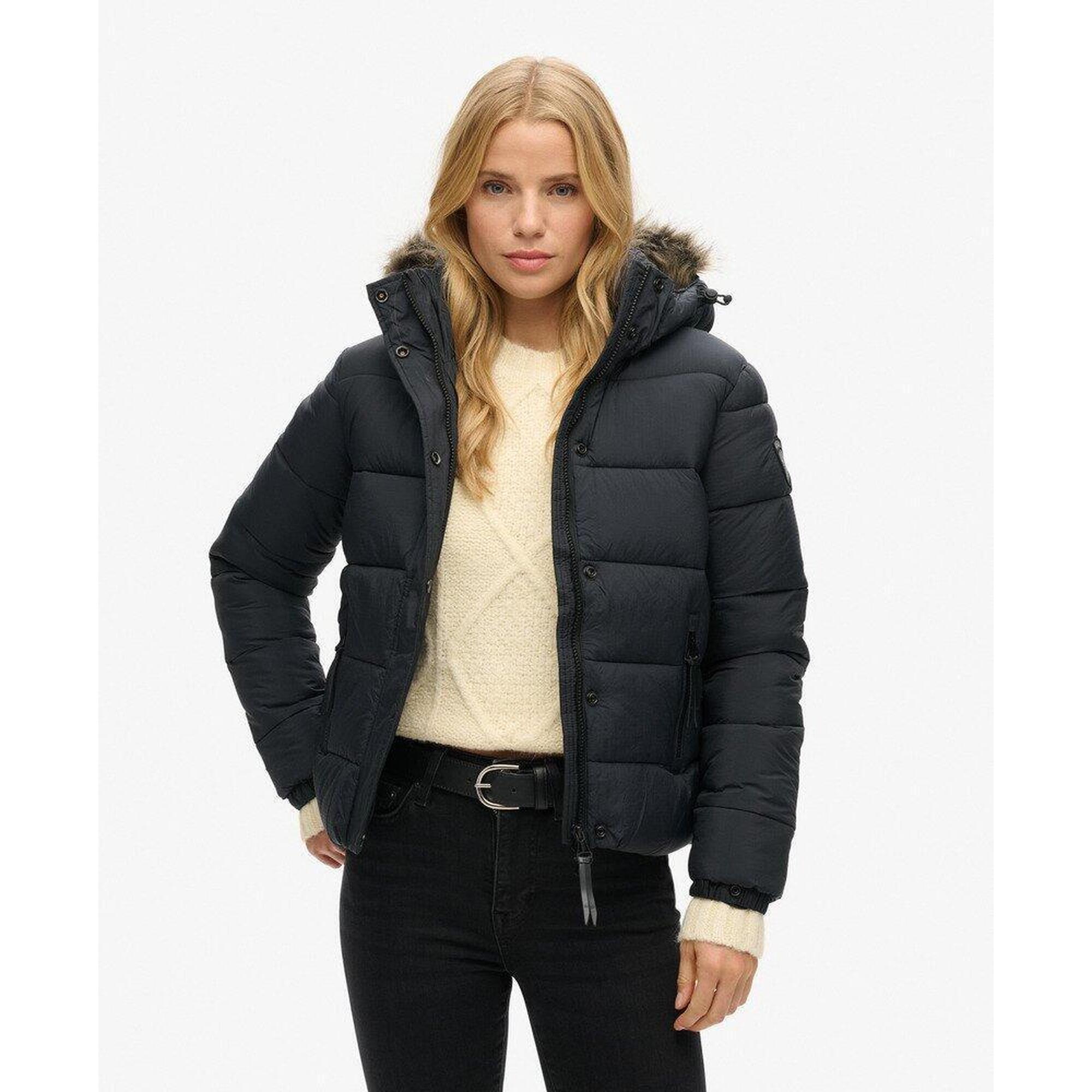 Krótka kurtka z kapturem z futerka sztucznego SUPERDRY