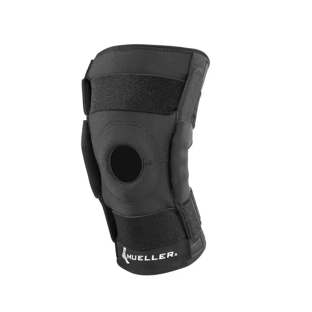 Orteza stawu kolanowego Mueller z zawiasami i otworem na rzepkę