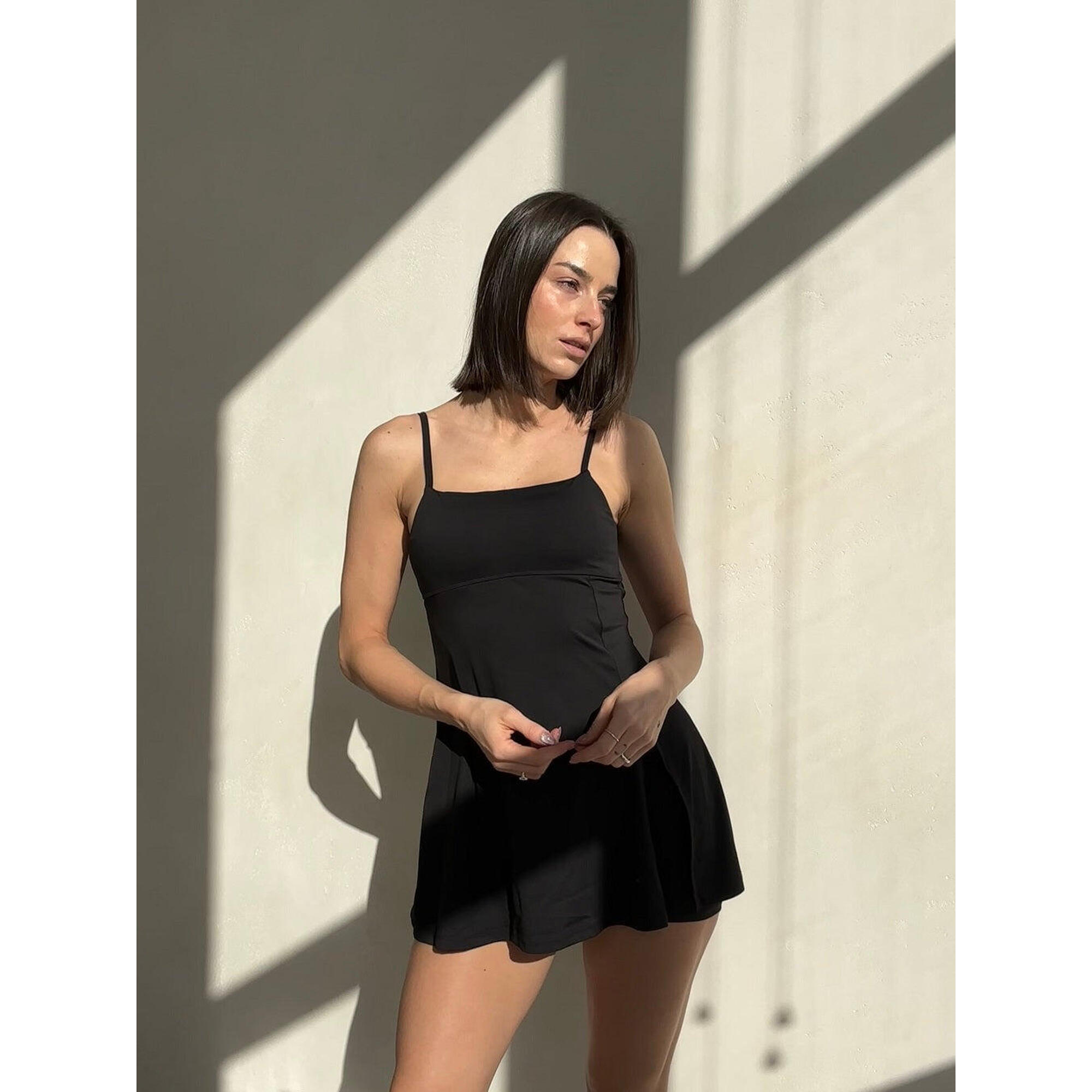 Sukienka tenisowa Moonholi Runway z odkrytymi plecami