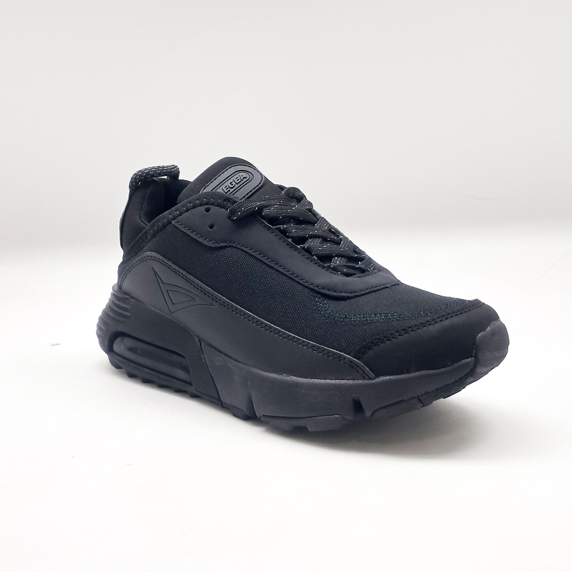 But sportowy KRAMER X czarny