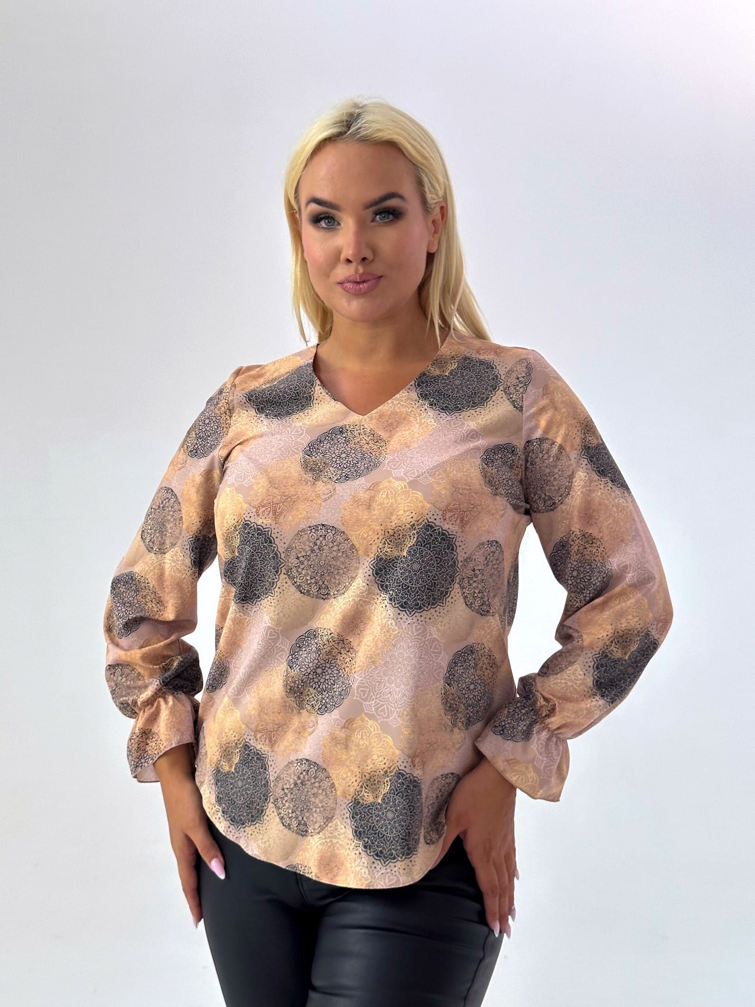 Elegancka beżowa bluzka w geometryczny wzór PLUS SIZE XXL