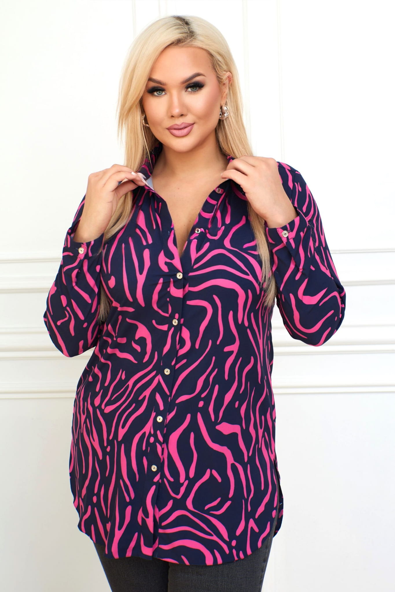 Elegancka granatowa długa zapinana koszula w różowe wzory PLUS SIZE XXL