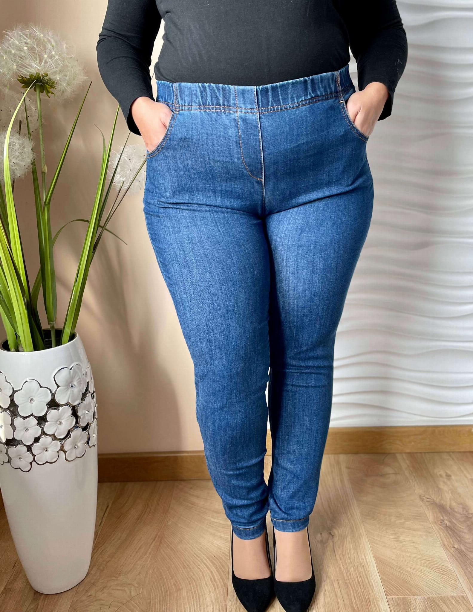 Jeansowe spodnie z wysokim stanem i zwężaną nogawką PLUS SIZE XXL