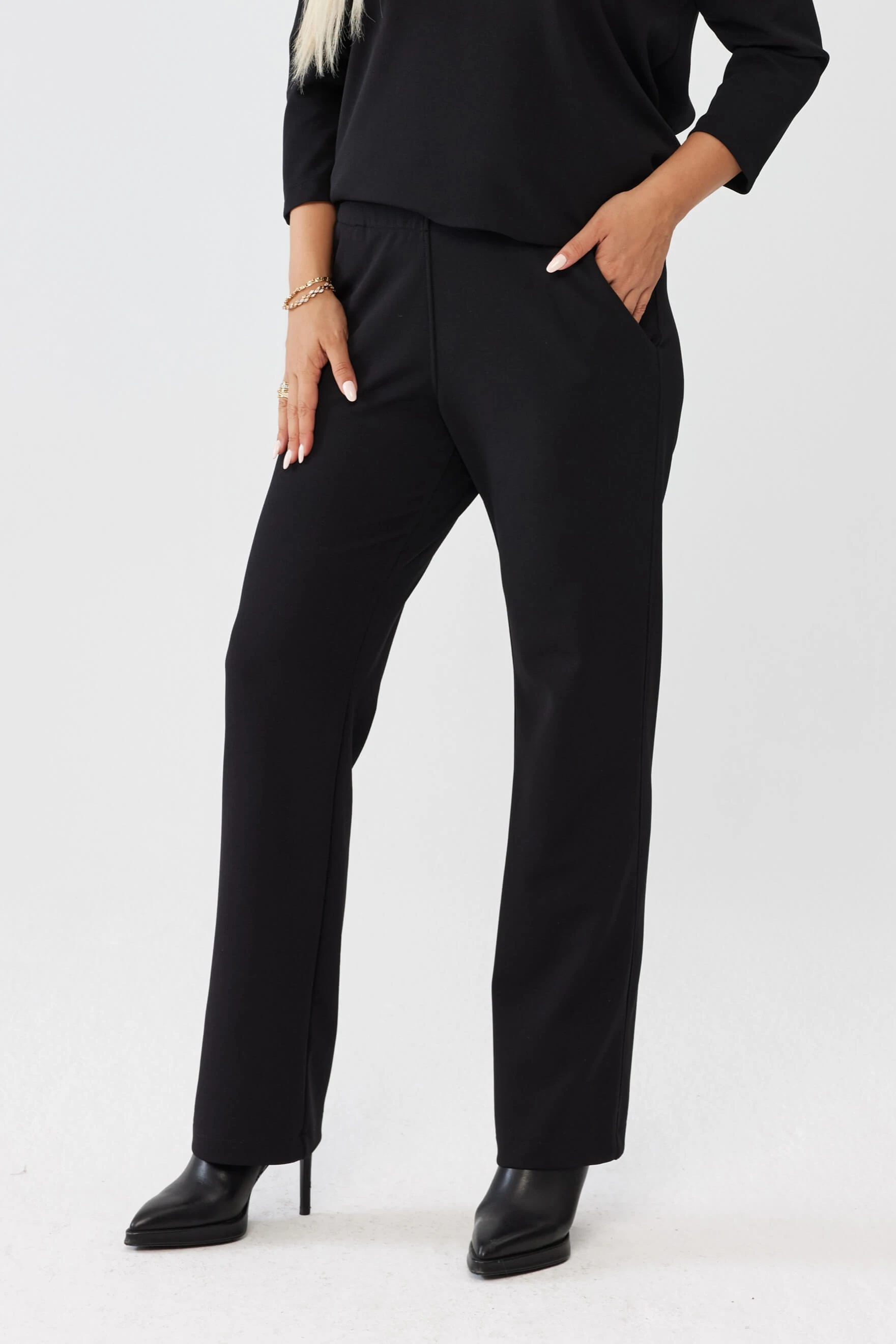 Czarne spodnie Florina - prosta nogawka i kieszenie po bokach PLUS SIZE XXL OVERSIZE JESIEŃ