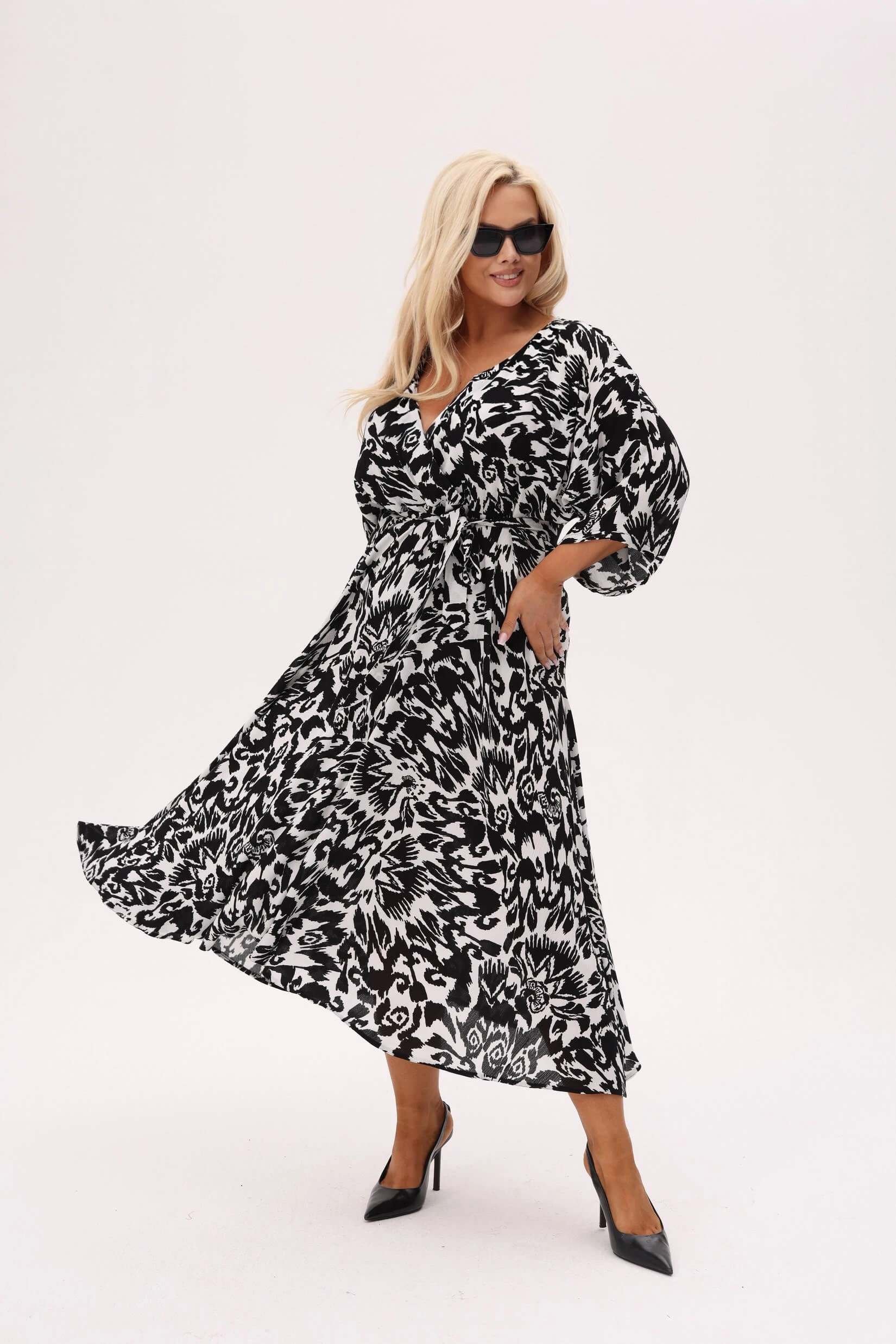 Sukienka Noelia - Safari - w kontrastowe czarno-białe wzory PLUS SIZE XXL OVERSIZE