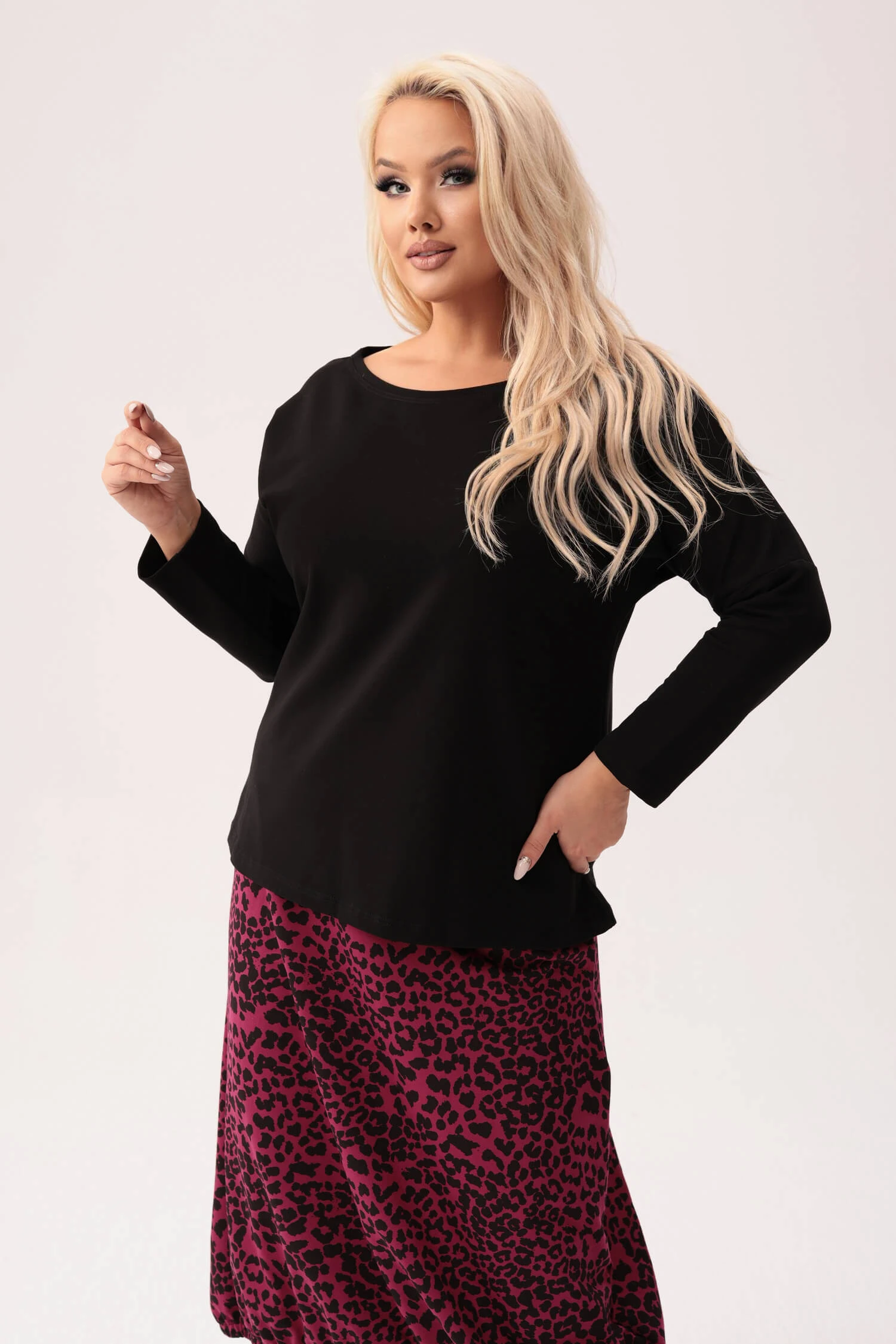 Czarna dresowa bluzka Karina - wygoda i moda na co dzień PLUS SIZE XXL