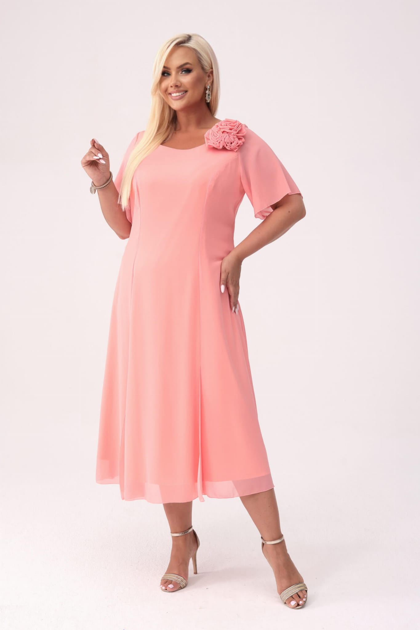 Elegancka szyfonowa morelowa sukienka Catalina na wesele PLUS SIZE XXL