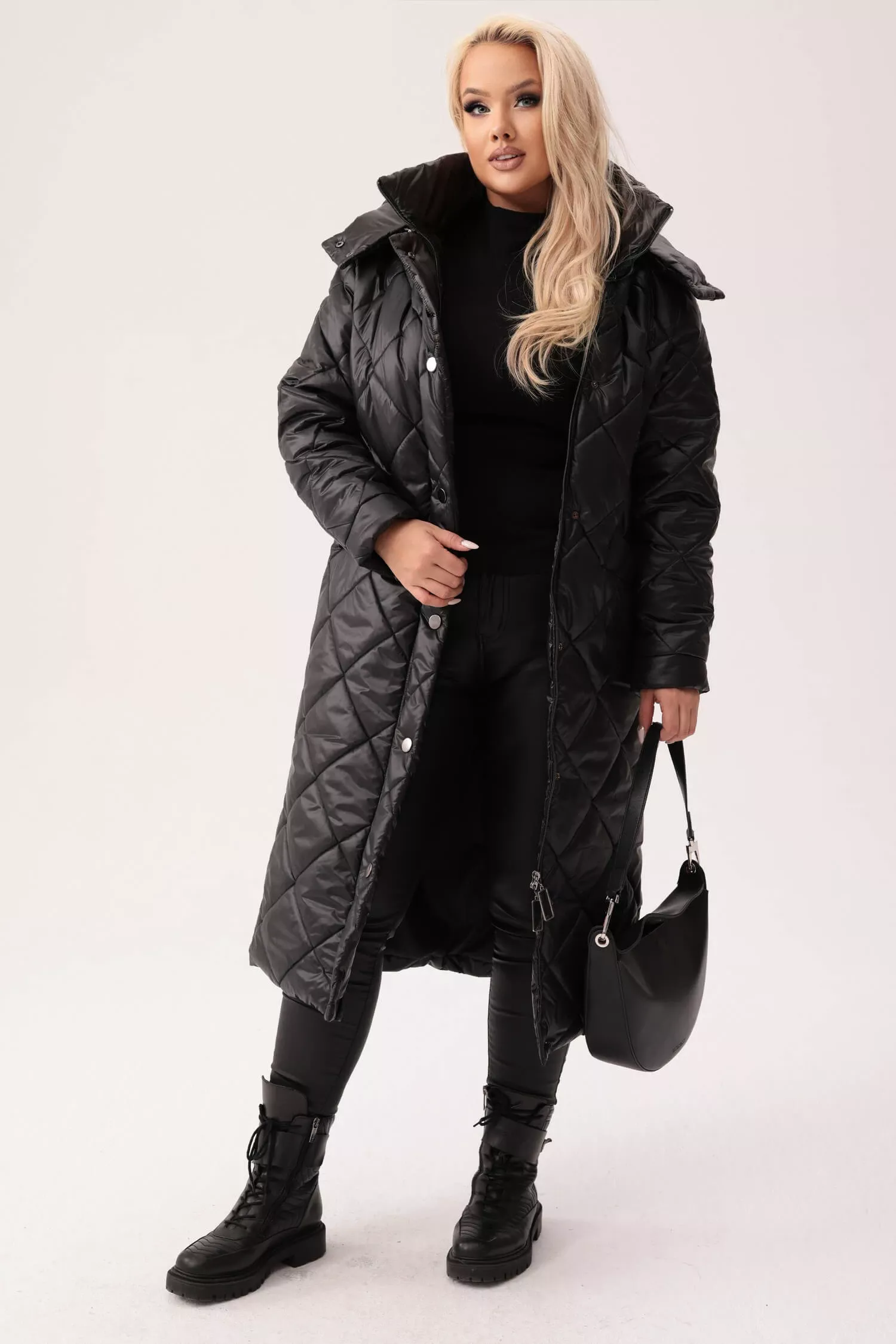 Pikowany czarny płaszcz z kapturem Valentina - komfort i elegancja na chłodne dni PLUS SIZE XXL JESIEŃ ZIMA