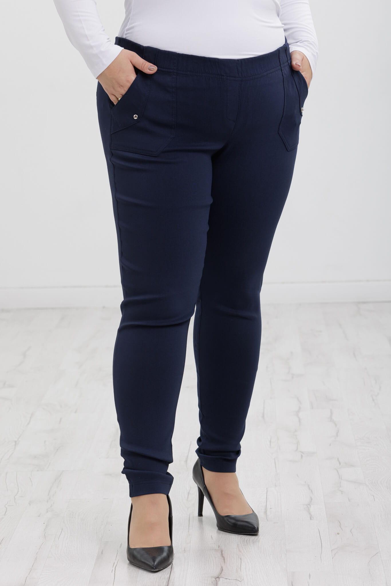 Klasyczne granatowe spodnie Nita ze zwężoną nogawką PLUS SIZE XXL