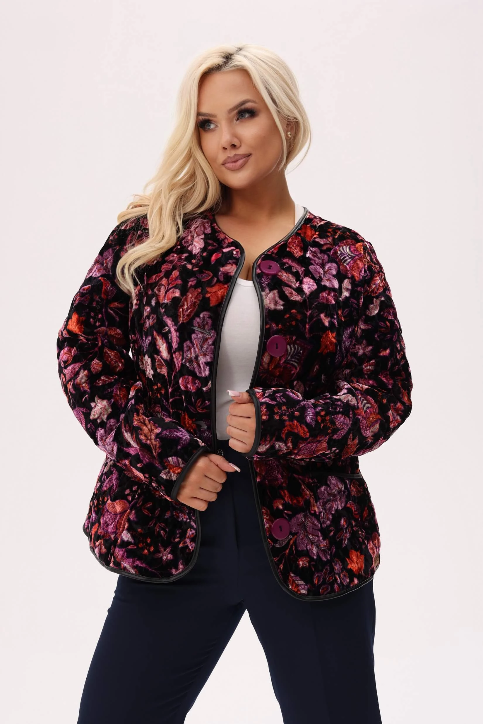 Czarna kurtka Velvet Bloom w kwiaty PLUS SIZE XXL JESIEŃ