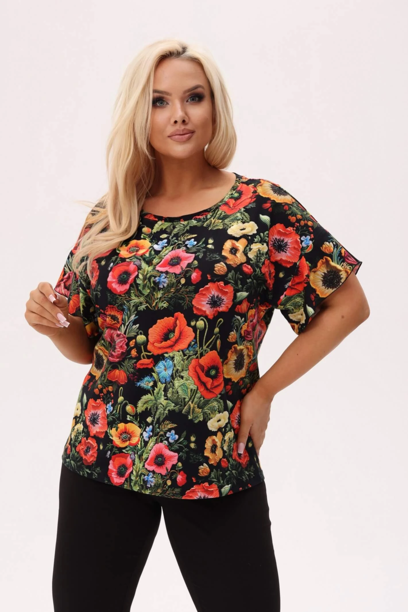Bluzka MAKOVSKA - print w maki na czarnym tle PLUS SIZE XXL OVERSIZE