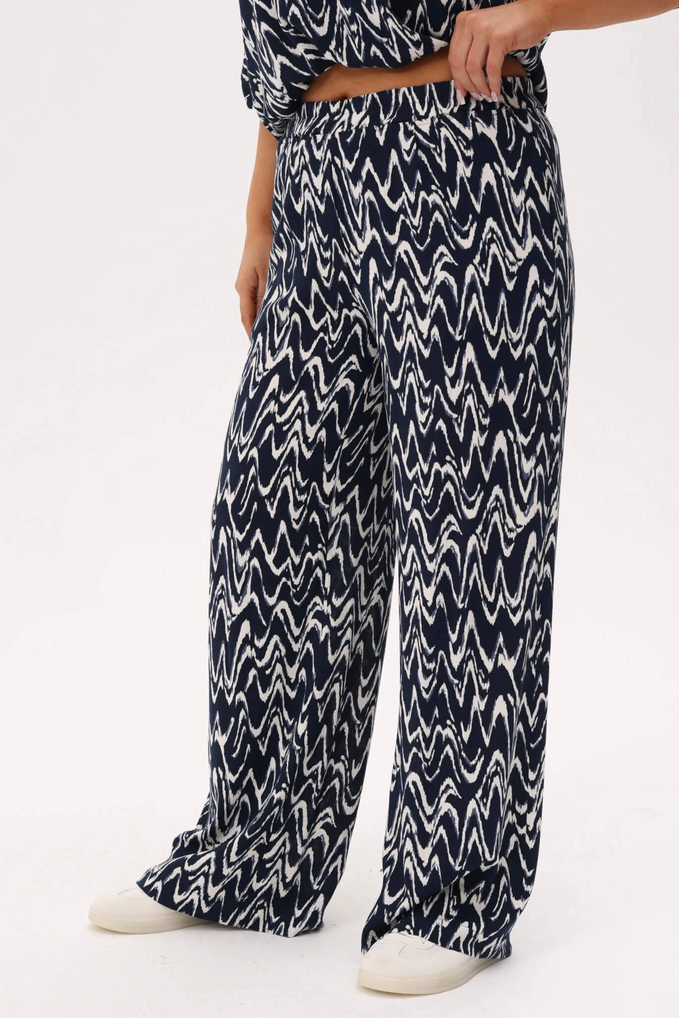 Spodnie "echo granatu" z kompletu Riva - wakacyjny styl, wygoda i lekkość PLUS SIZE XXL OVERSIZE