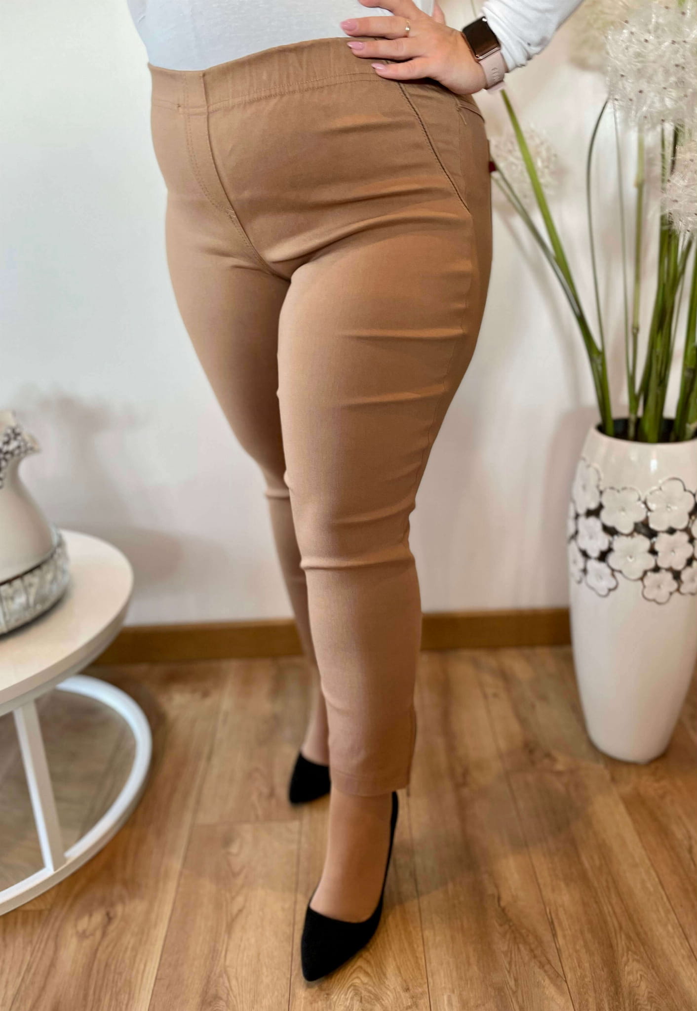 Beżowe spodnie chinosy Nina z zamkami 7/8 PLUS SIZE XXL