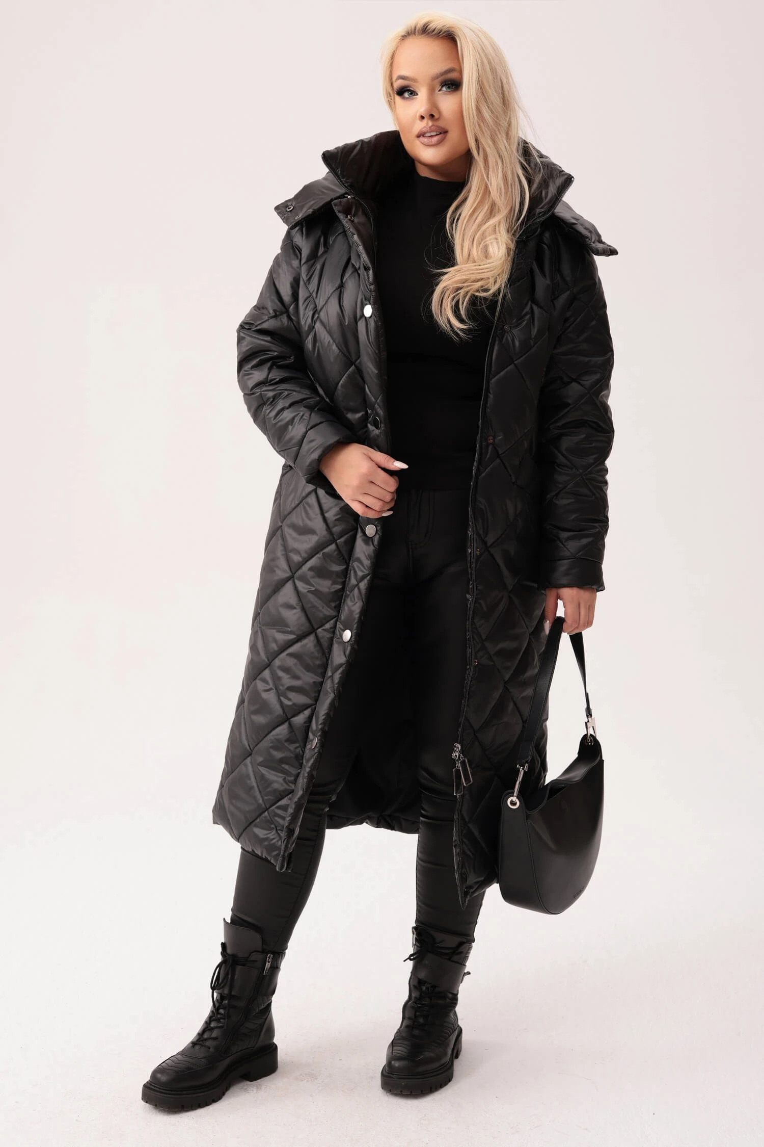 Pikowany czarny płaszcz z kapturem Valentina - komfort i elegancja na chłodne dni PLUS SIZE XXL JESIEŃ ZIMA