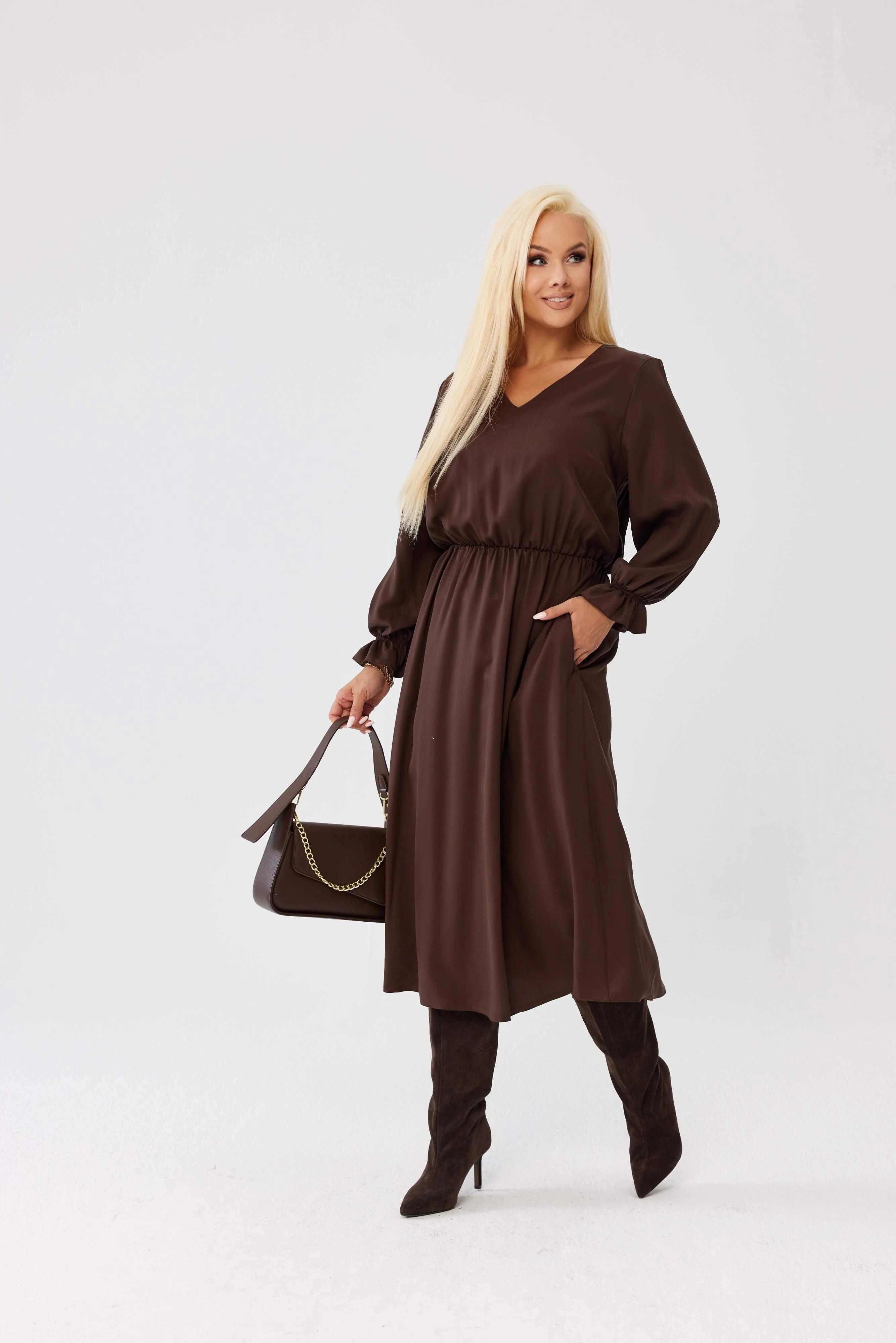 Klasyczna sukienka Marlen MIDI w kolorze czekoladowego brązu - z gumką w pasie i kieszeniami PLUS SIZE XXL OVERSIZE JESIEŃ