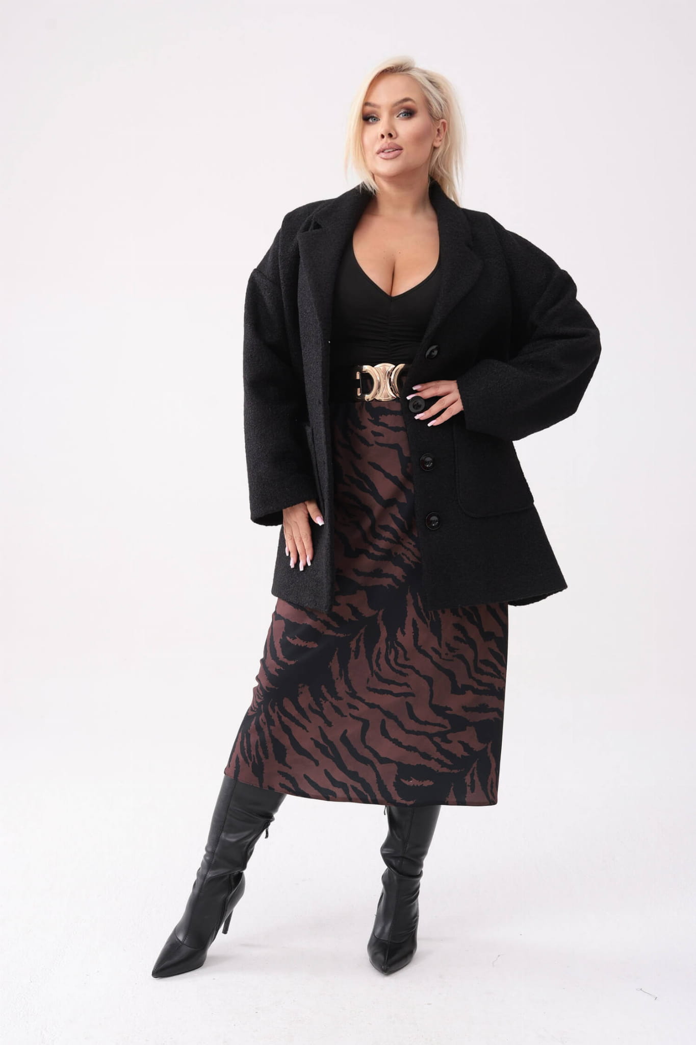 Elegancki czarny płaszcz Buclette z szerokim paskiem COSY PLUS SIZE XXL OVERSIZE JESIEŃ