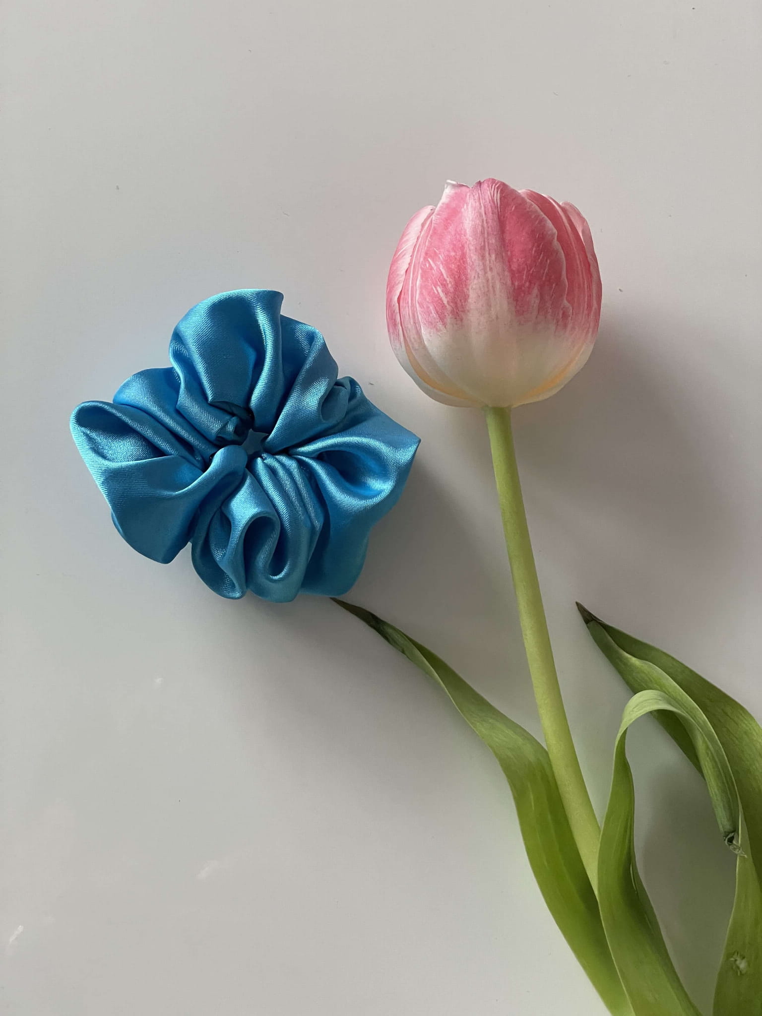 Niebieska satynowa gumka do włosów XXL OVERSIZE WIOSNA