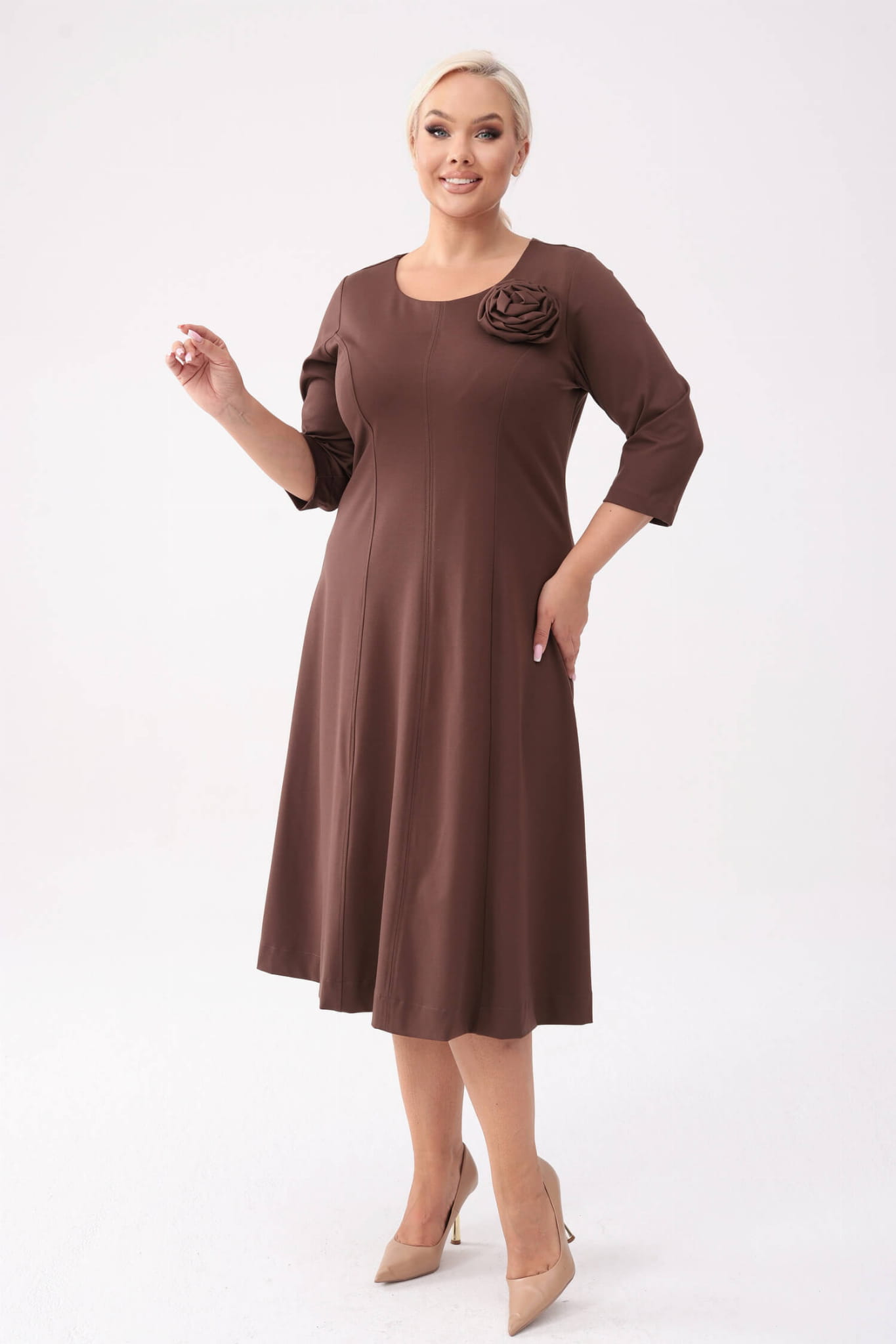 Sukienka Eliza w odcieniach brązu - klasyczna elegancja z nowoczesnym akcentem PLUS SIZE XXL OVERSIZE