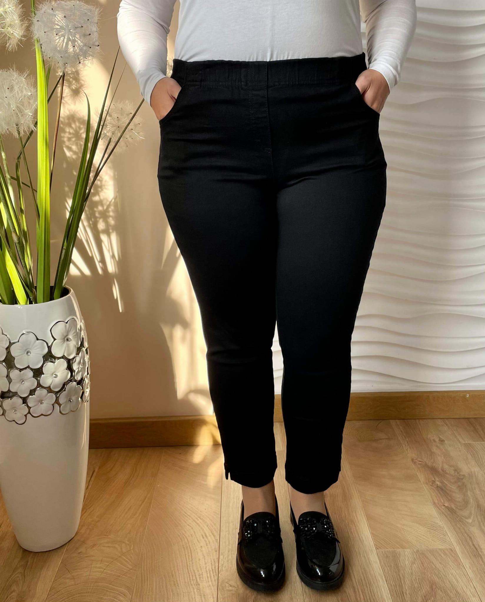 Czarne spodnie jeansowe Julia z wysokim stanem 7/8 PLUS SIZE XXL