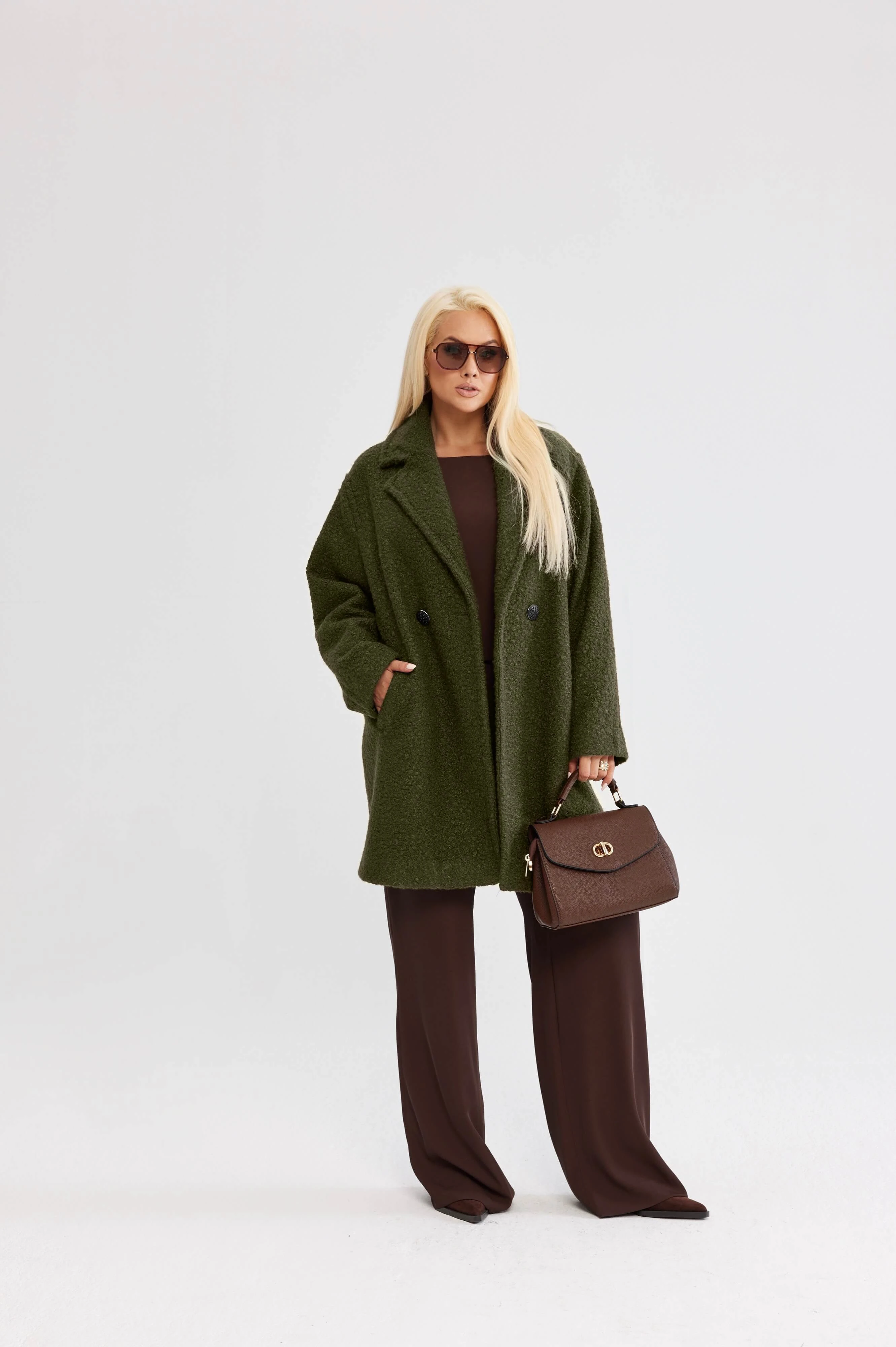 Damski płaszcz Isabella z tkaniny bukla w kolorze oliwkowym - elegancja i komfort PLUS SIZE XXL OVERSIZE JESIEŃ