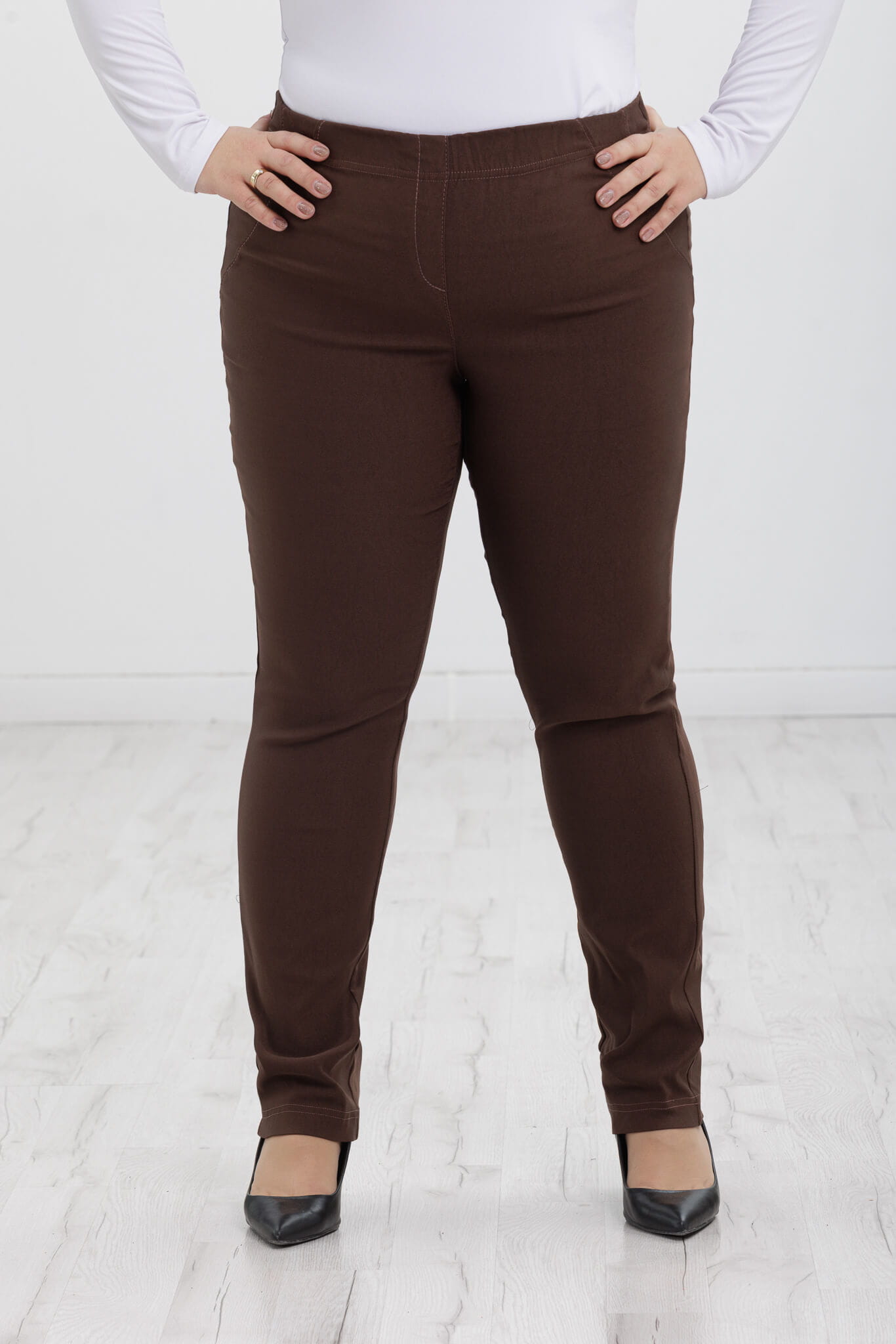 Brązowe spodnie Nilda z prostą nogawką wysoki stan PLUS SIZE XXL