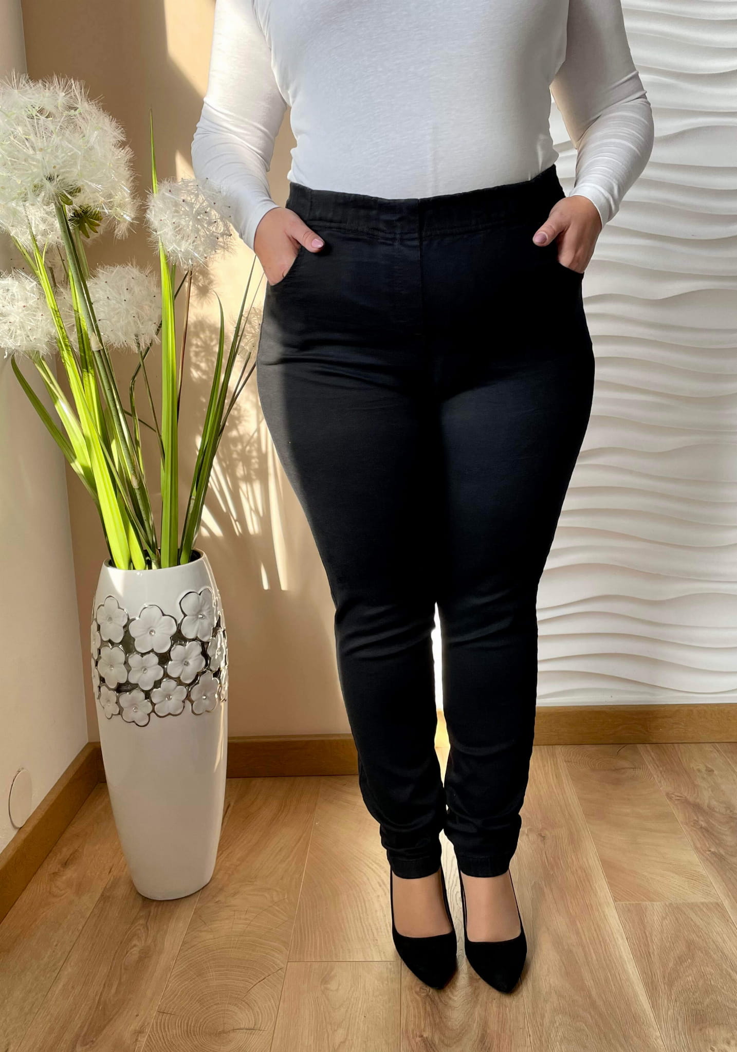 Czarne jeansowe spodnie z wysokim stanem i zwężaną nogawką PLUS SIZE XXL