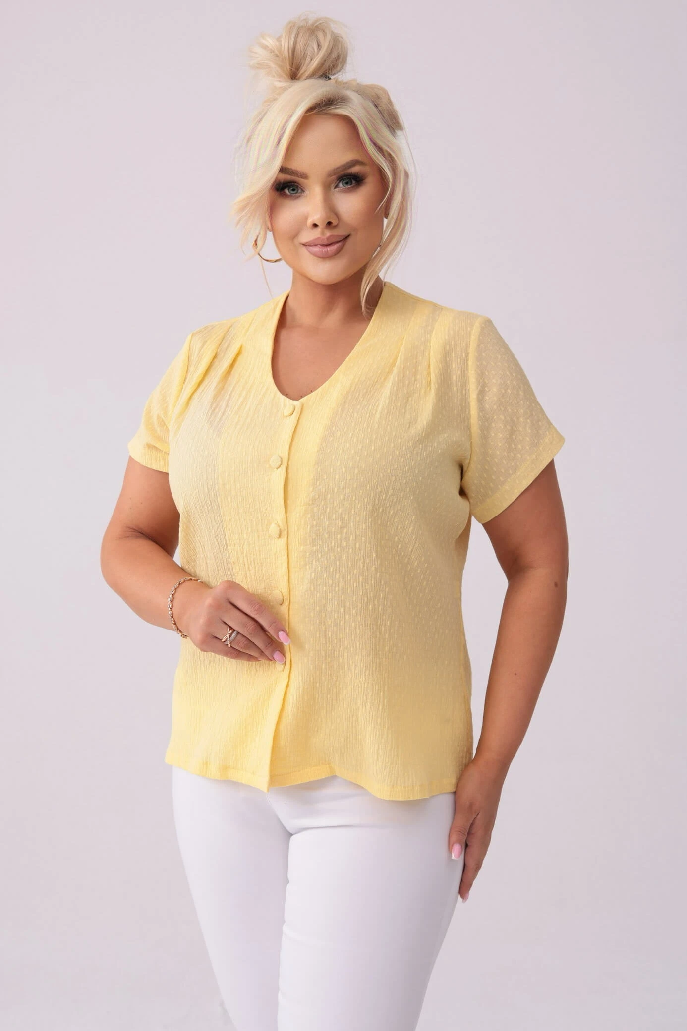 Klasyczna zapinana na guziki bluzka Nel w kolorze pastelowej żółci PLUS SIZE XXL OVERSIZE