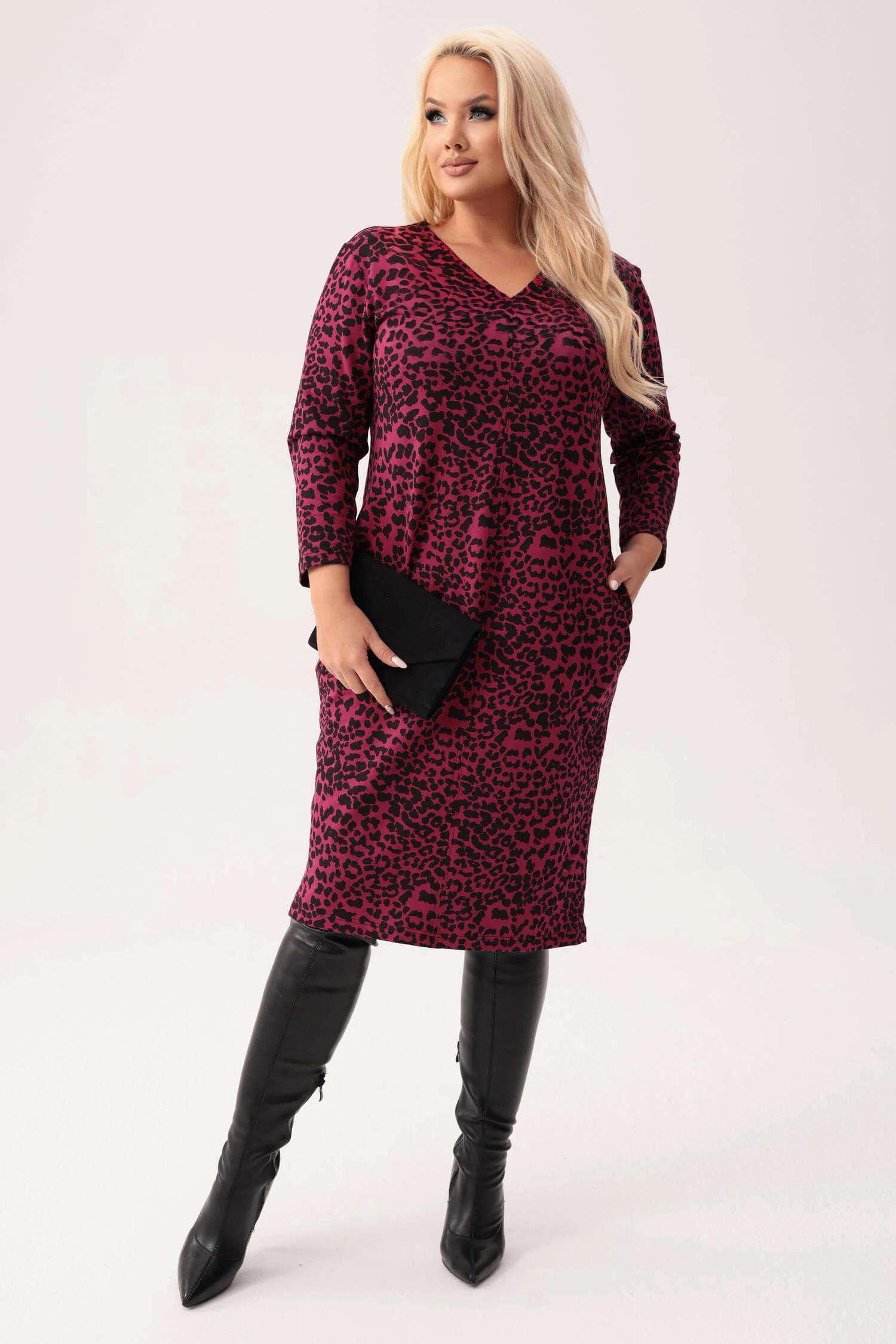 Bordowa dresowa sukienka Leona w panterkę - wygoda w modnym wydaniu PLUS SIZE XXL